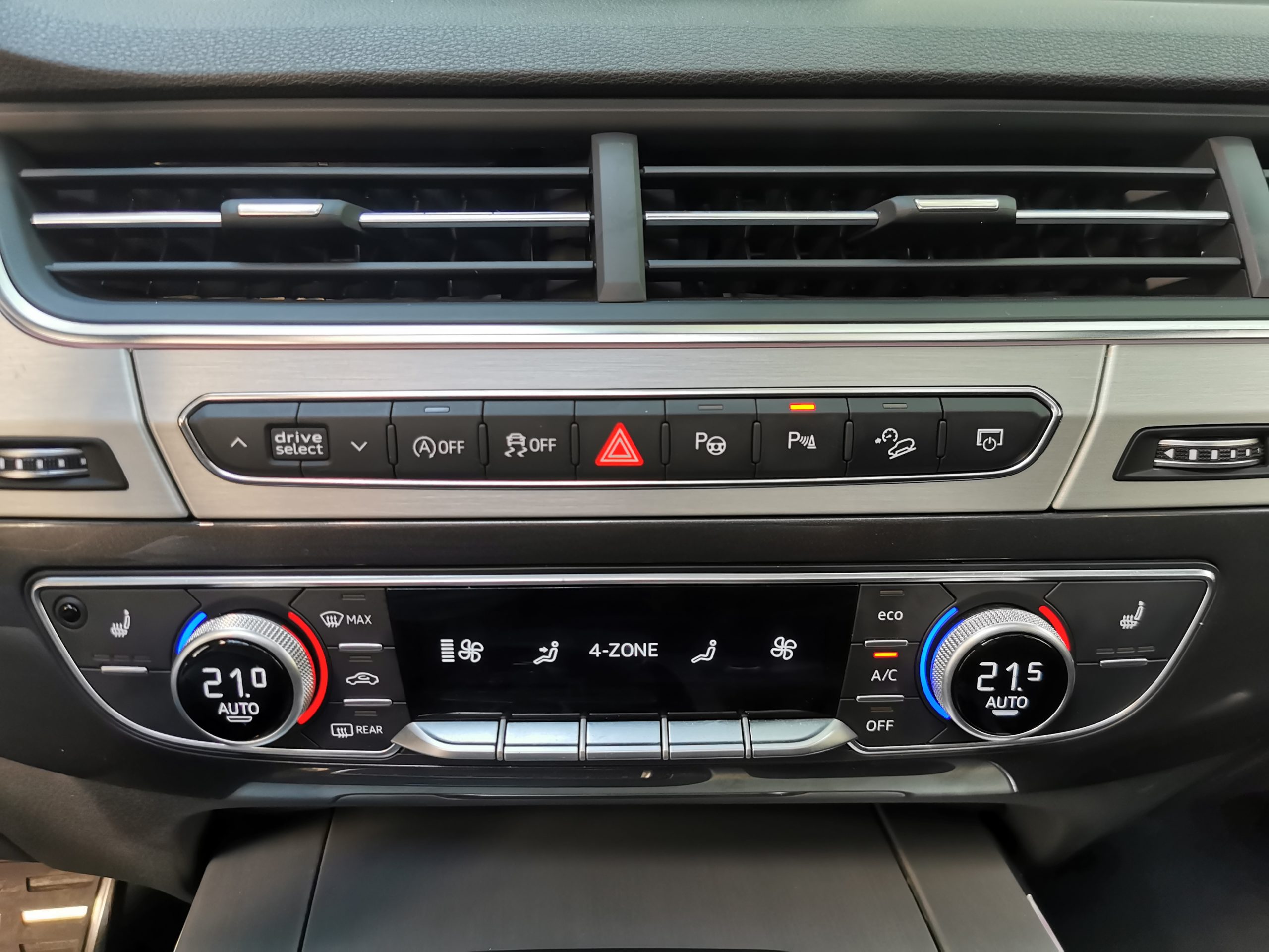 AUDI Q7 3.0L TDI 231CH QUATTRO S-LINE S-TRONIC