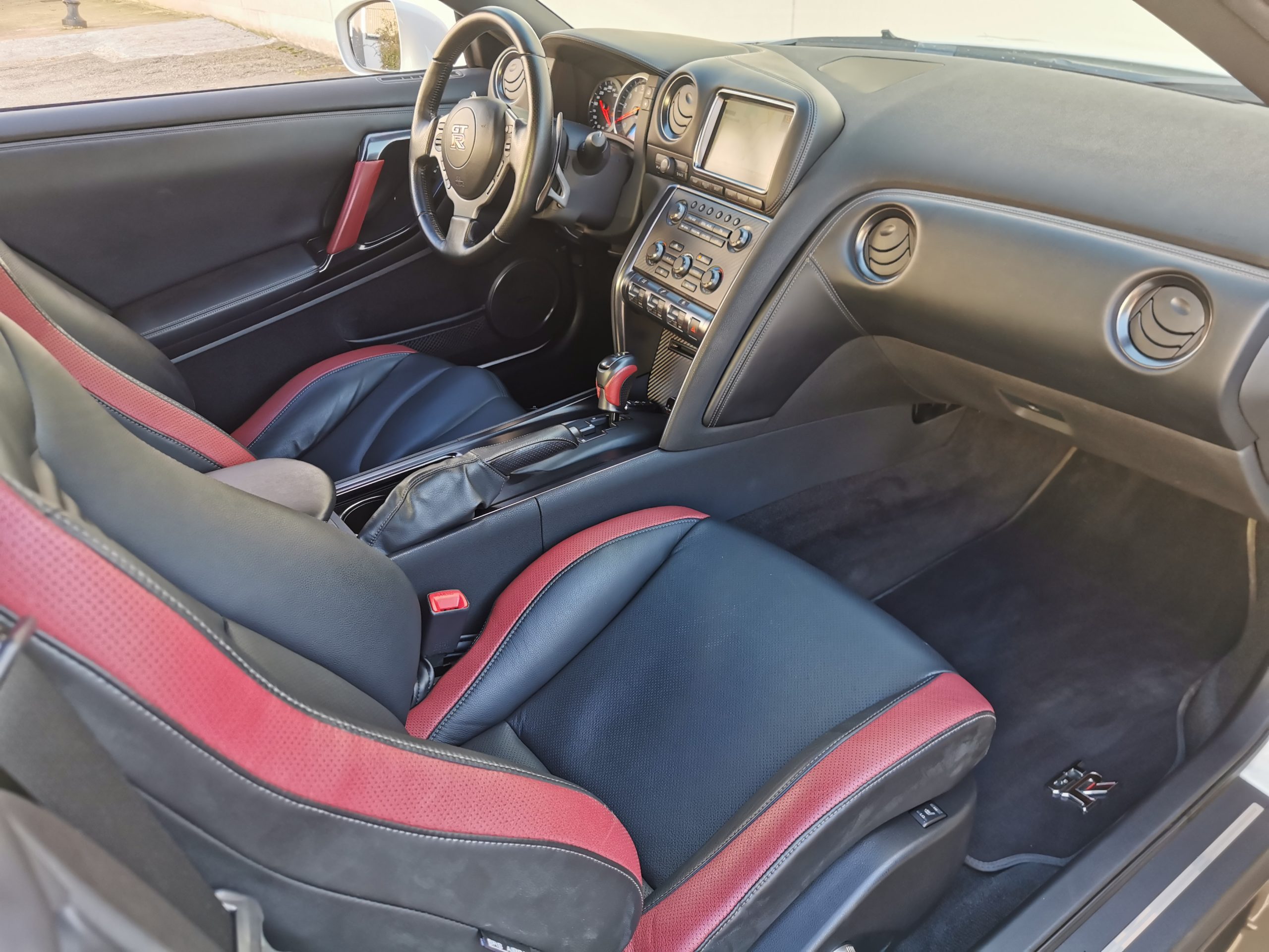 NISSAN GT-R 3.8L V6 610CH BLACK EDITION
