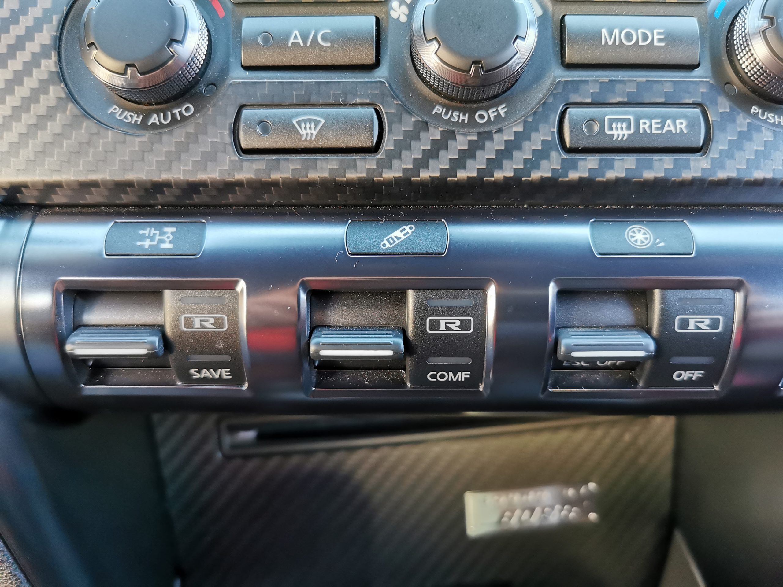 NISSAN GT-R 3.8L V6 610CH BLACK EDITION
