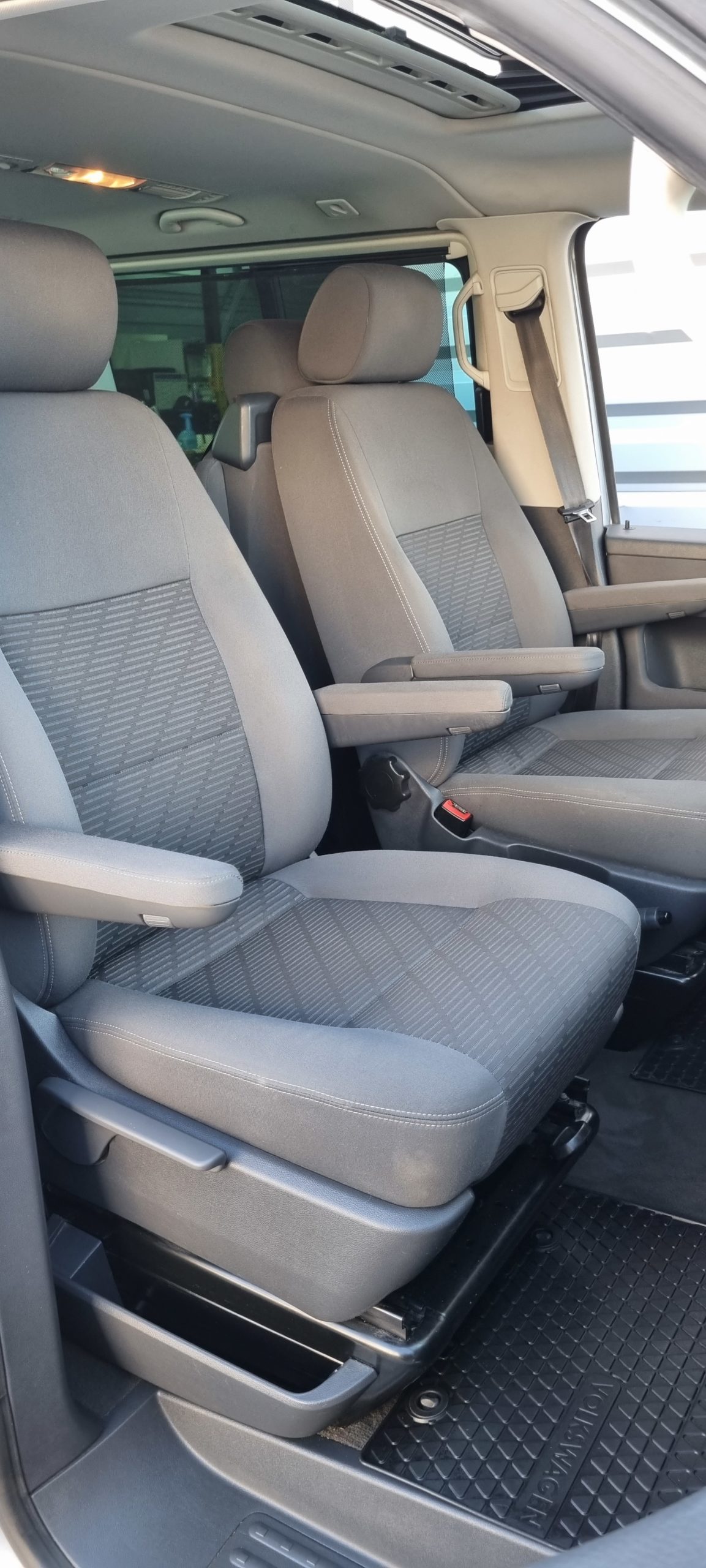 VOLKSWAGEN MULTIVAN 7 PLACES LOOK EDITION 25