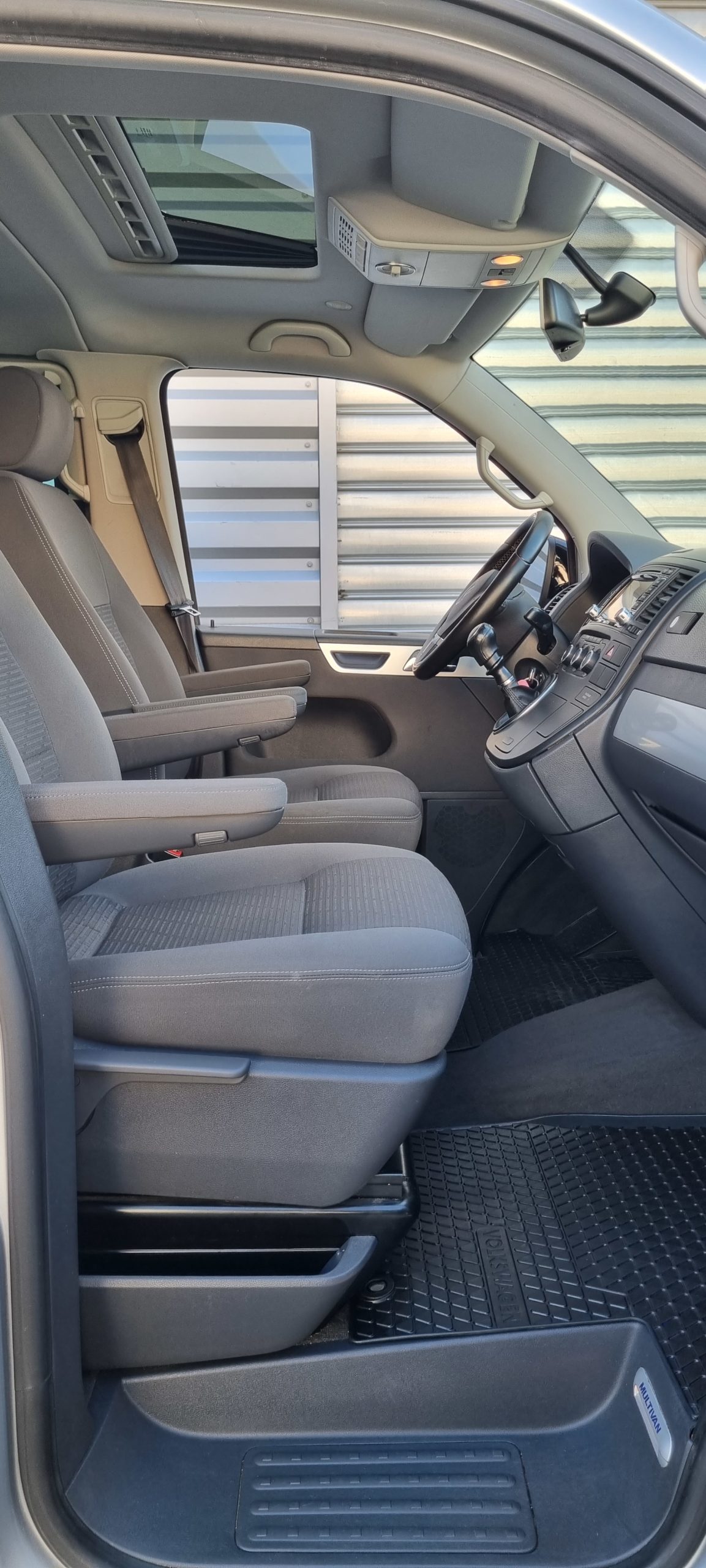 VOLKSWAGEN MULTIVAN 7 PLACES LOOK EDITION 25