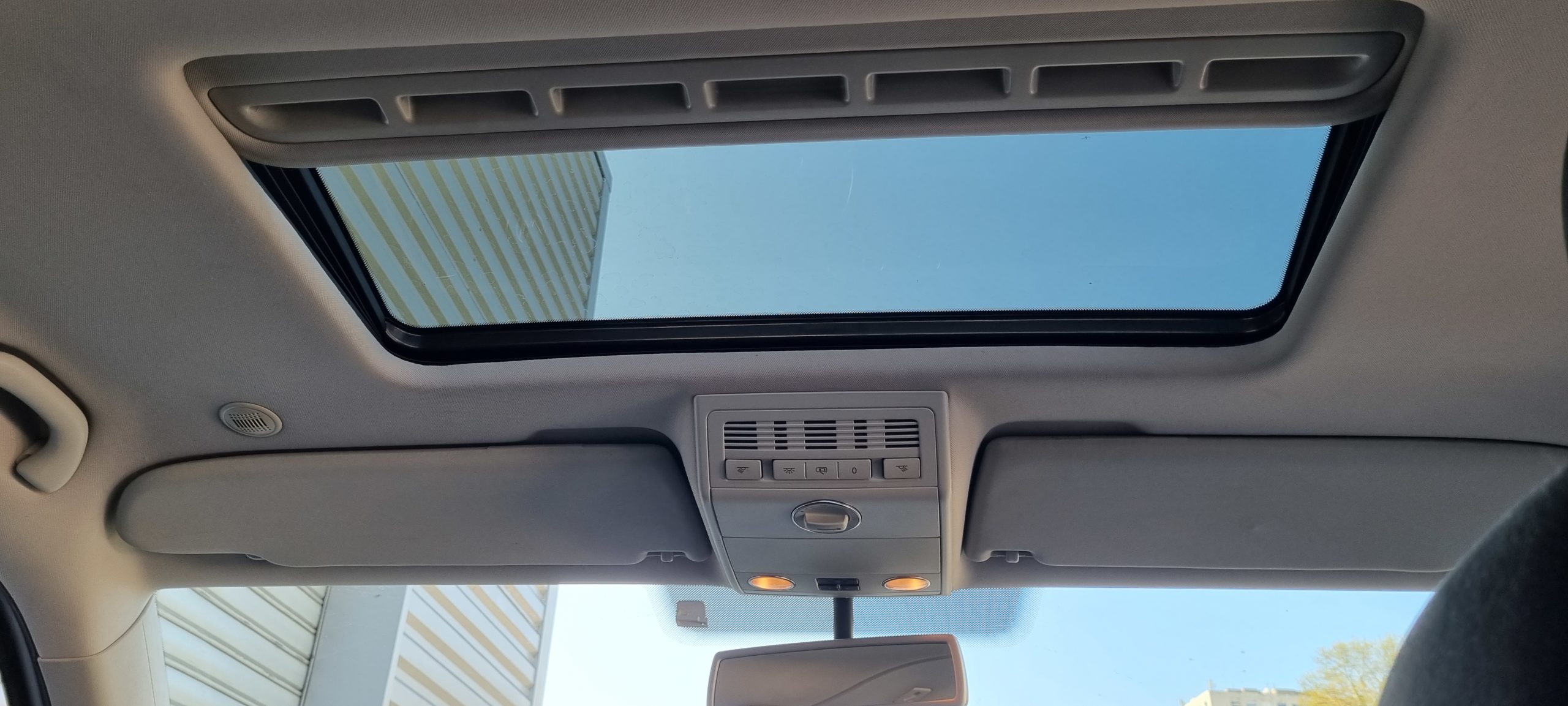 VOLKSWAGEN MULTIVAN 7 PLACES LOOK EDITION 25