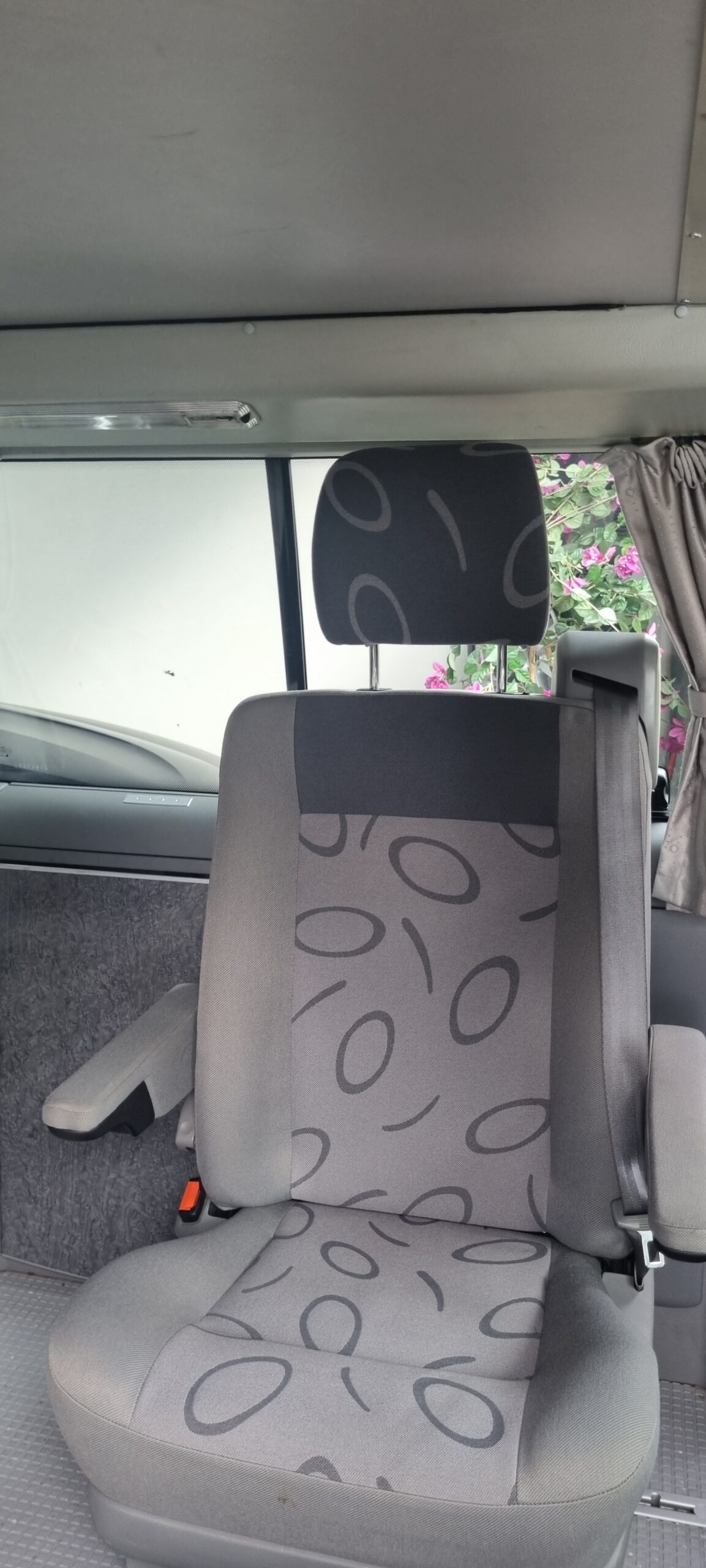 VOLKSWAGEN MULTIVAN WESTFALIA 2.5L TDI 102 CH (5 cylindres)