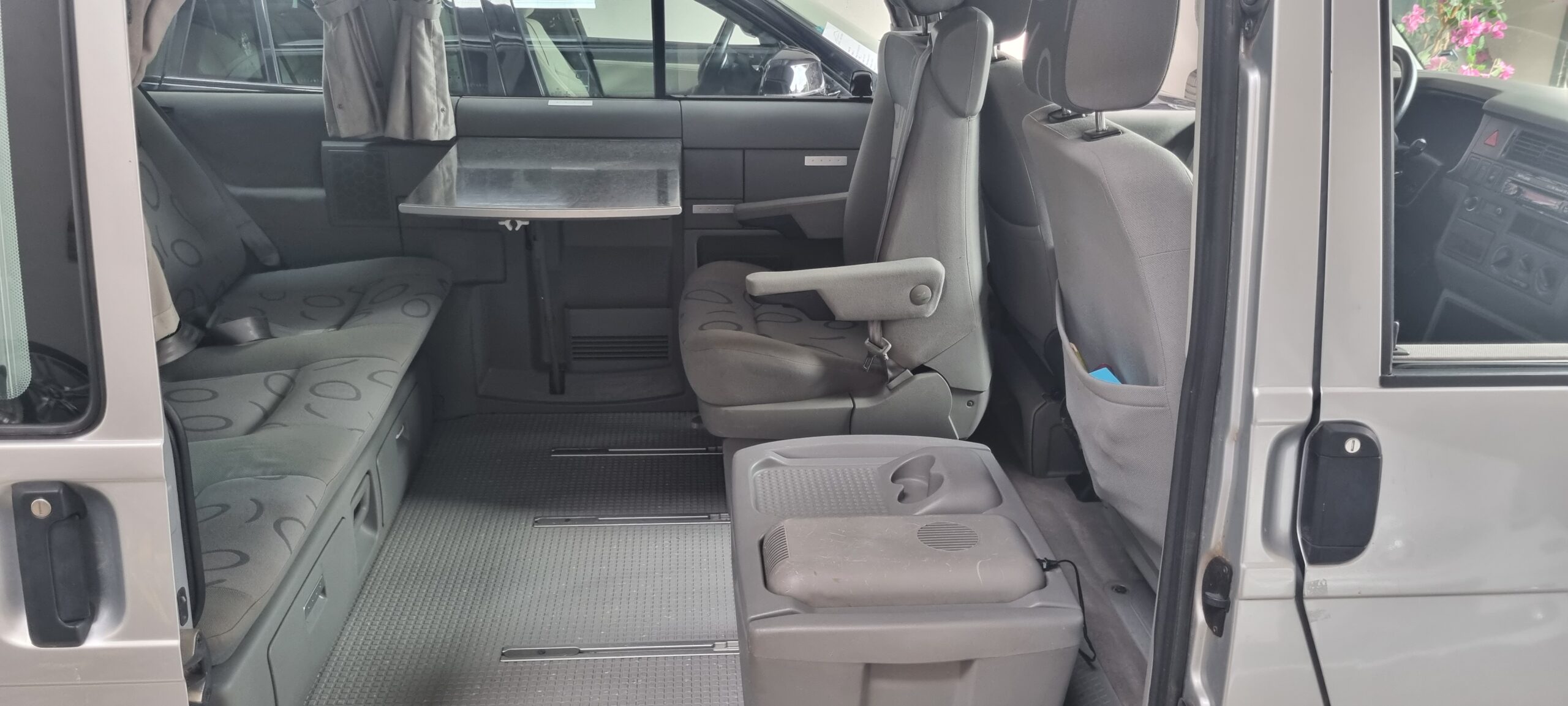 VOLKSWAGEN MULTIVAN WESTFALIA 2.5L TDI 102 CH (5 cylindres)