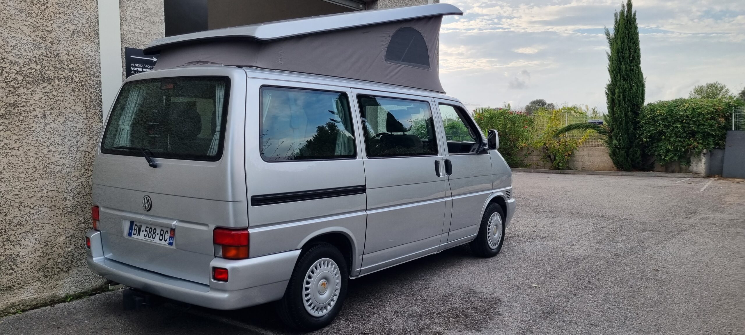 VOLKSWAGEN MULTIVAN WESTFALIA 2.5L TDI 102 CH (5 cylindres)