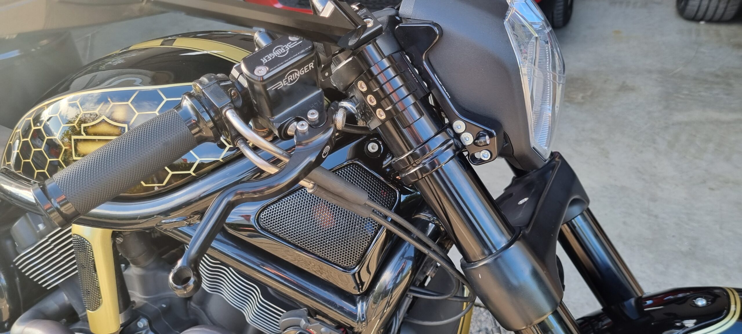 HARLEY DAVIDSON NIGHT ROD (Préparation Unique)