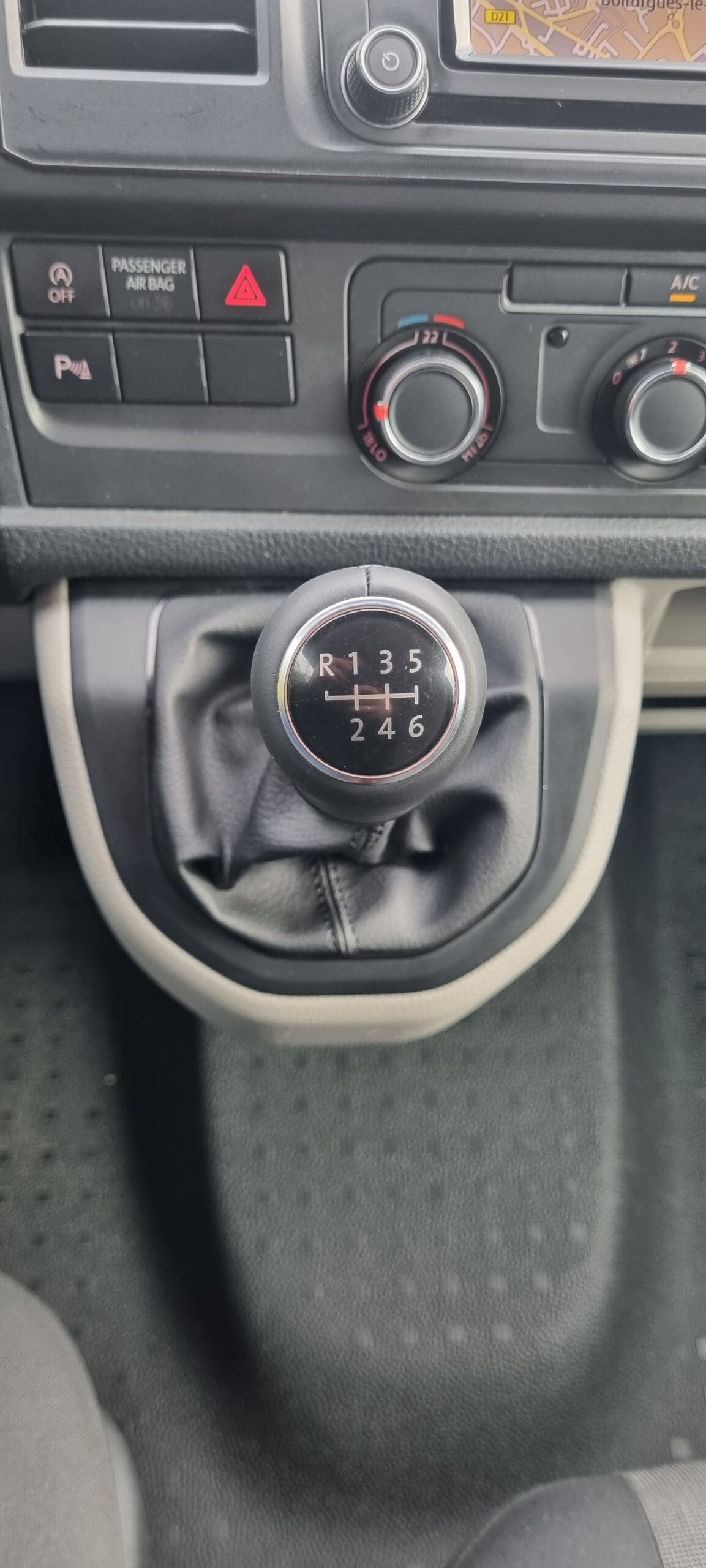 VOLKSWAGEN TRANSPORTER T6 2.0L TDI 150 CH LOOK EDITION T6.1