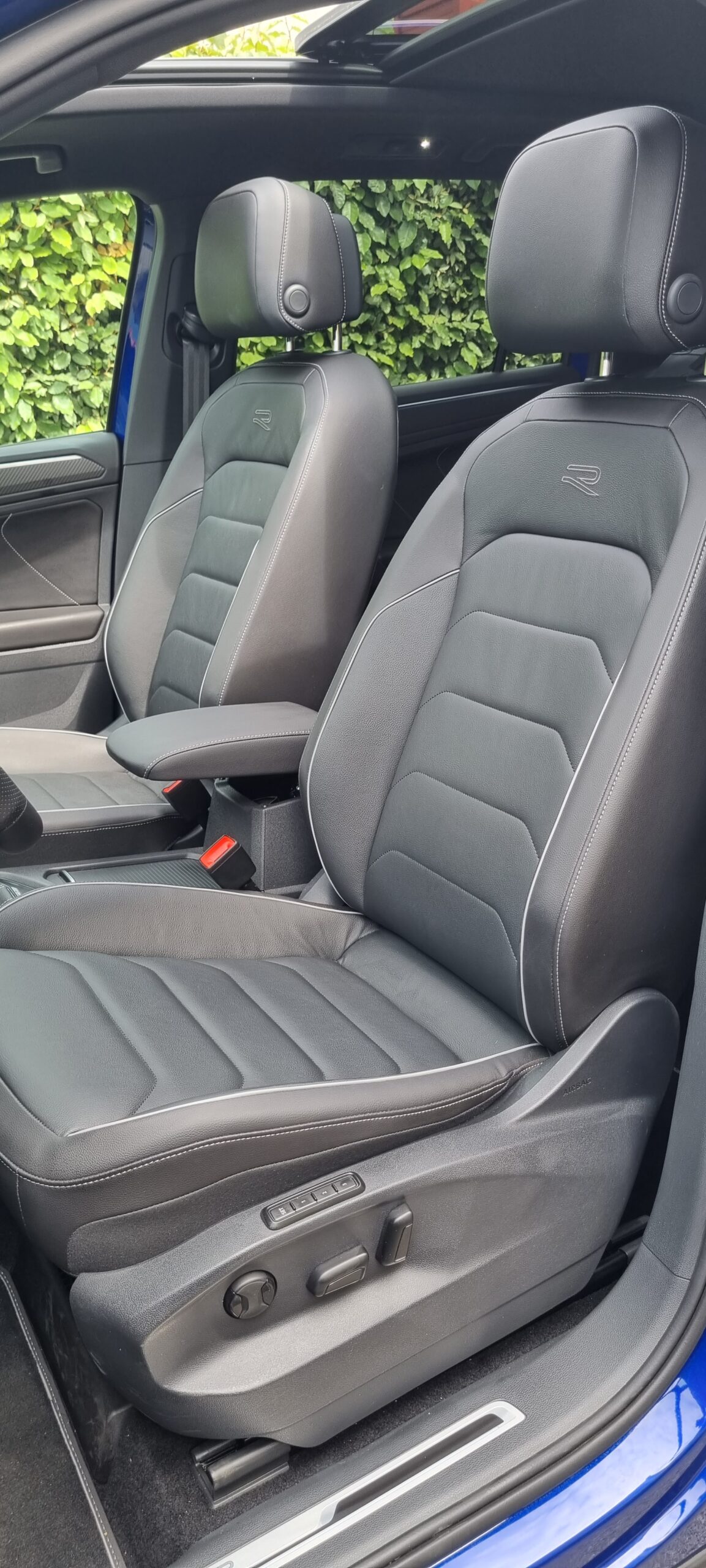 VOLKSWAGEN TIGUAN 2.0L TDI 200CH EXCLUSIVE R-LINE