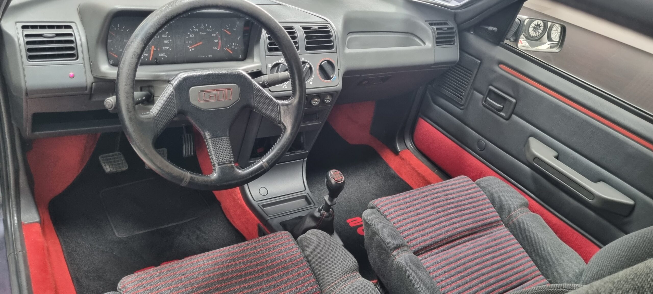 PEUGEOT 205 GTI 1.6L 115CH