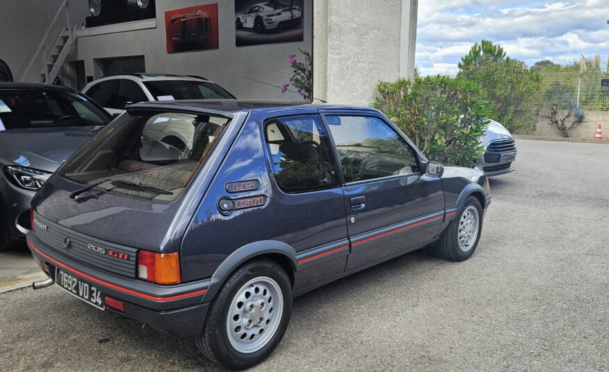 PEUGEOT 205 GTI 1.6L 115CH (RESTAURATION COMPLETE)