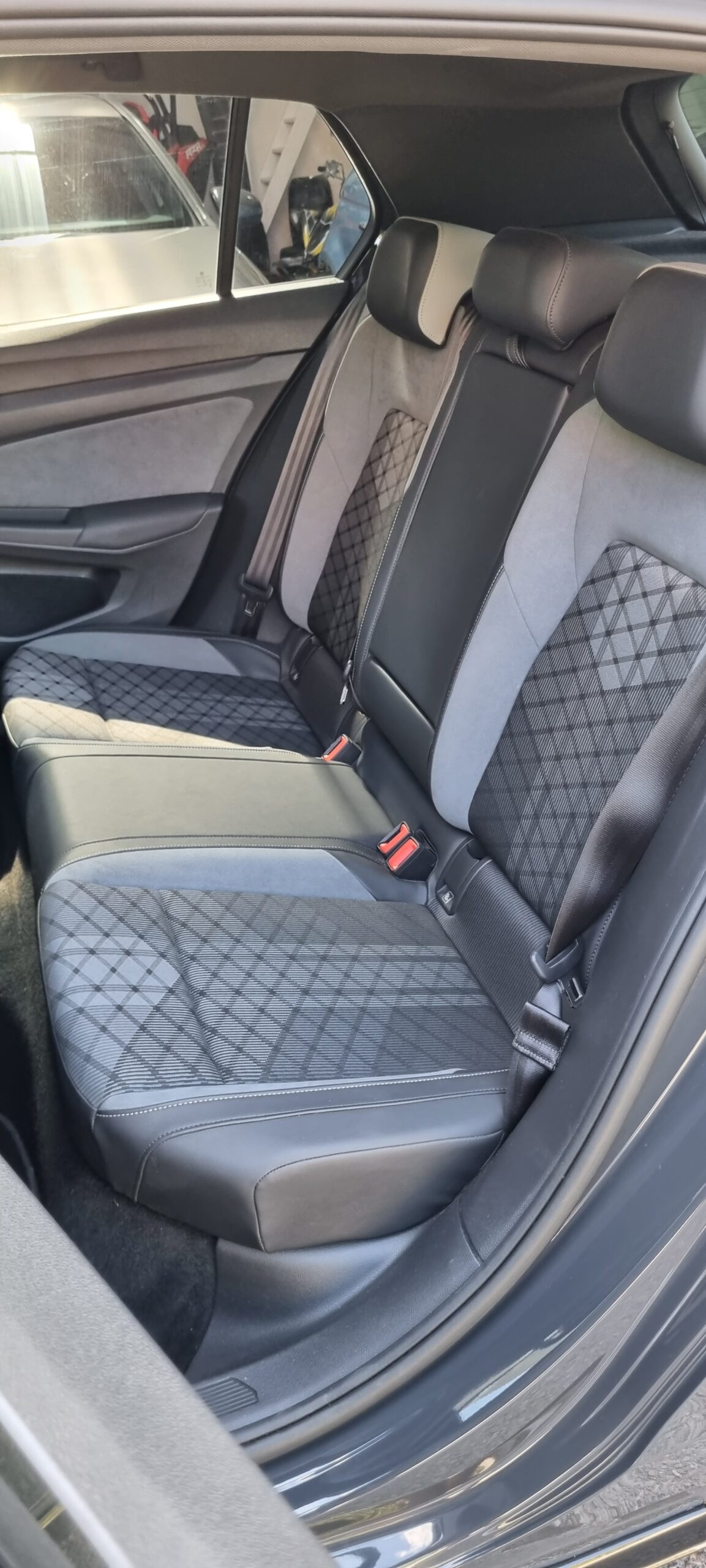 VOLKSWAGEN GOLF 8 1.5L E-TSI 150CH R-LINE