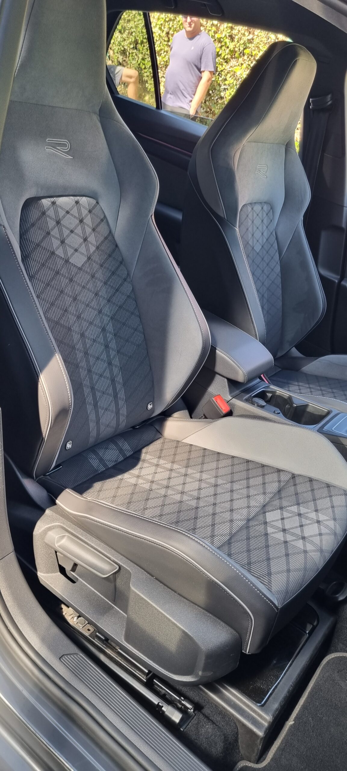 VOLKSWAGEN GOLF 8 1.5L E-TSI 150CH R-LINE