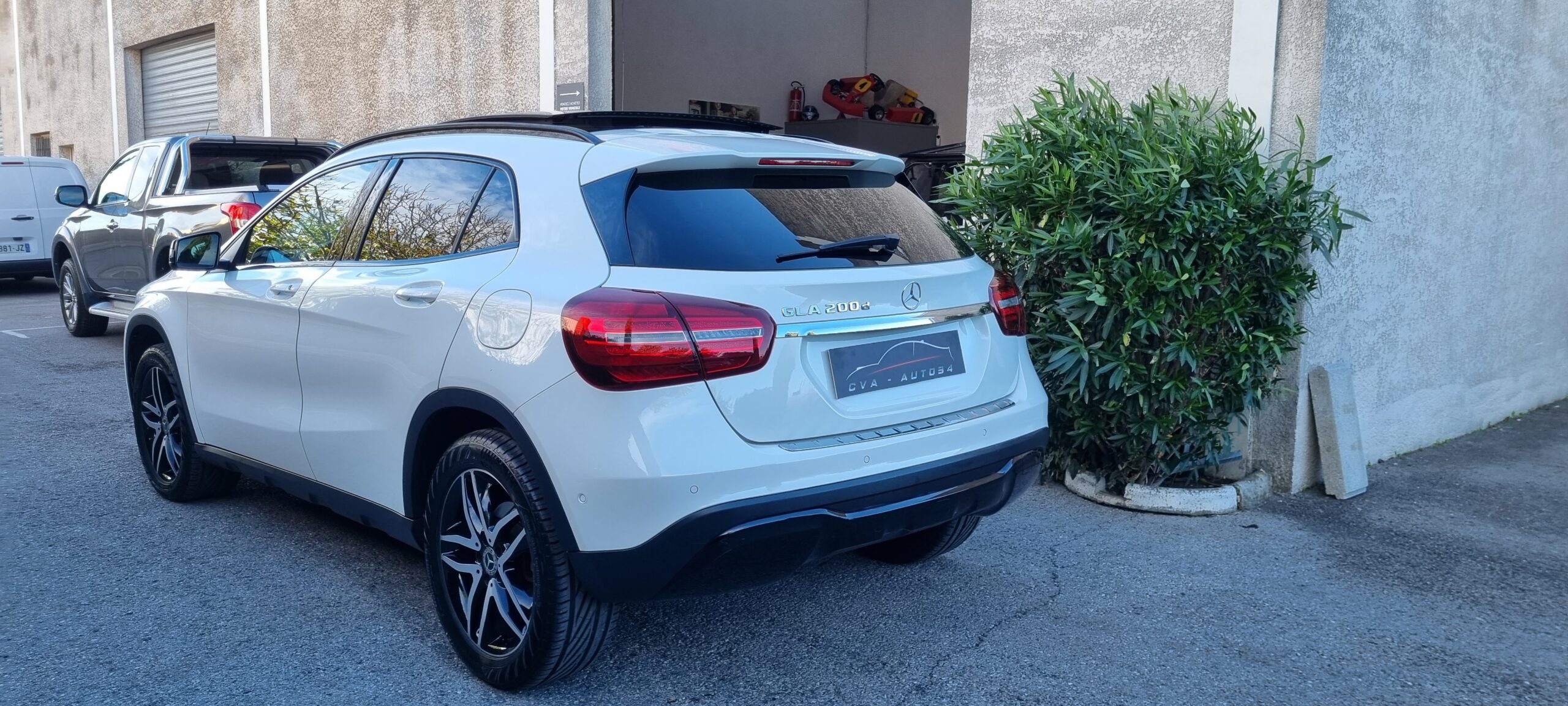 MERCEDES GLA 200 D 7G-TRONIC SENSATION