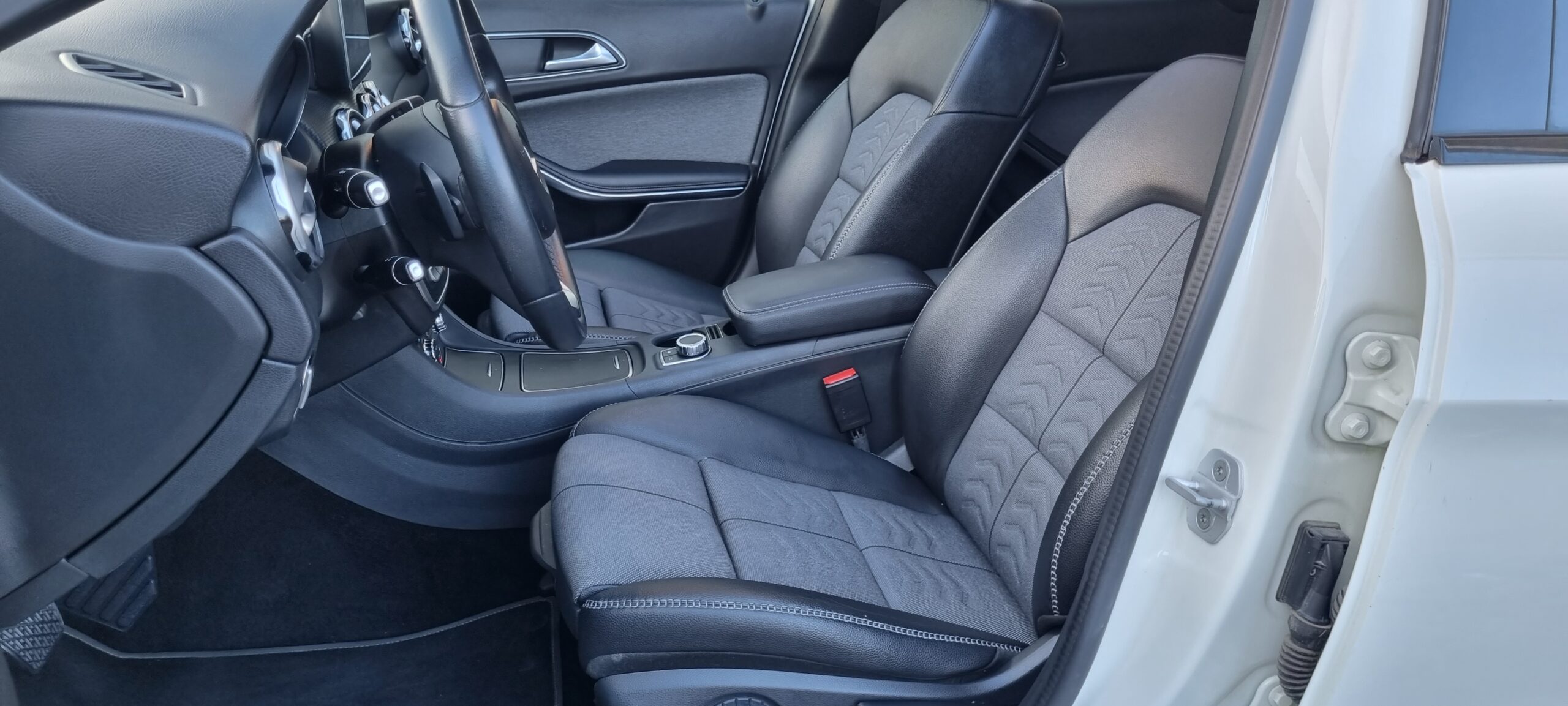 MERCEDES GLA 200 D 7G-TRONIC SENSATION