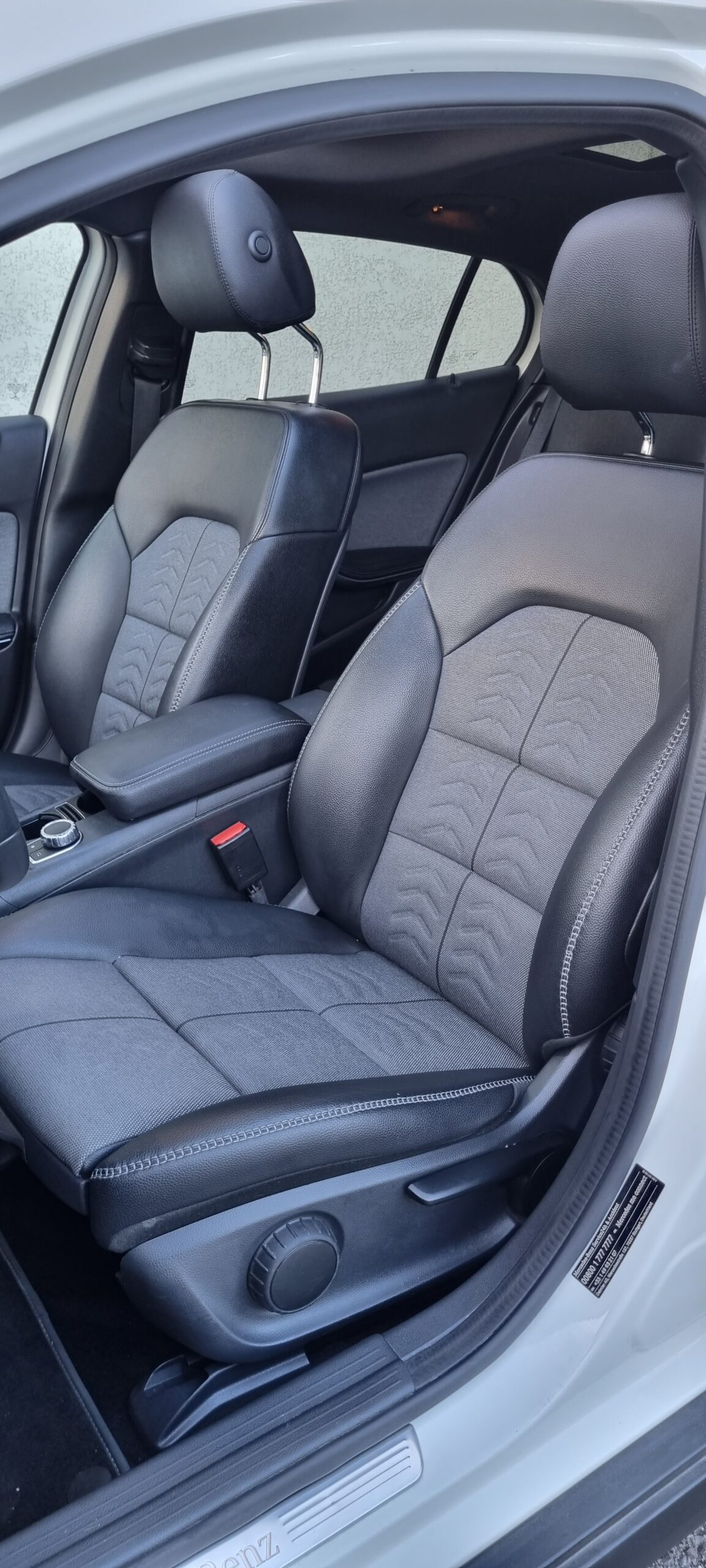 MERCEDES GLA 200 D 7G-TRONIC SENSATION