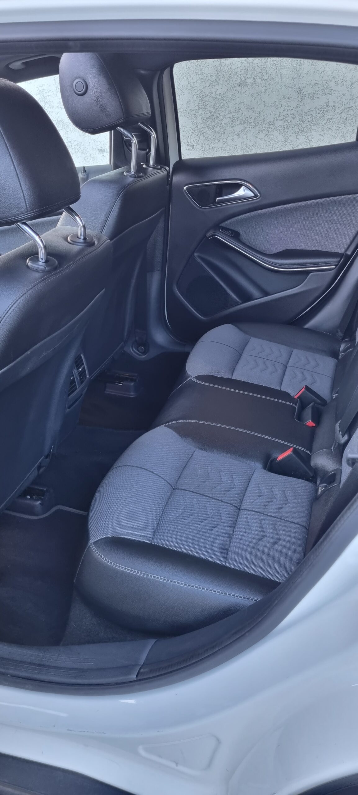 MERCEDES GLA 200 D 7G-TRONIC SENSATION