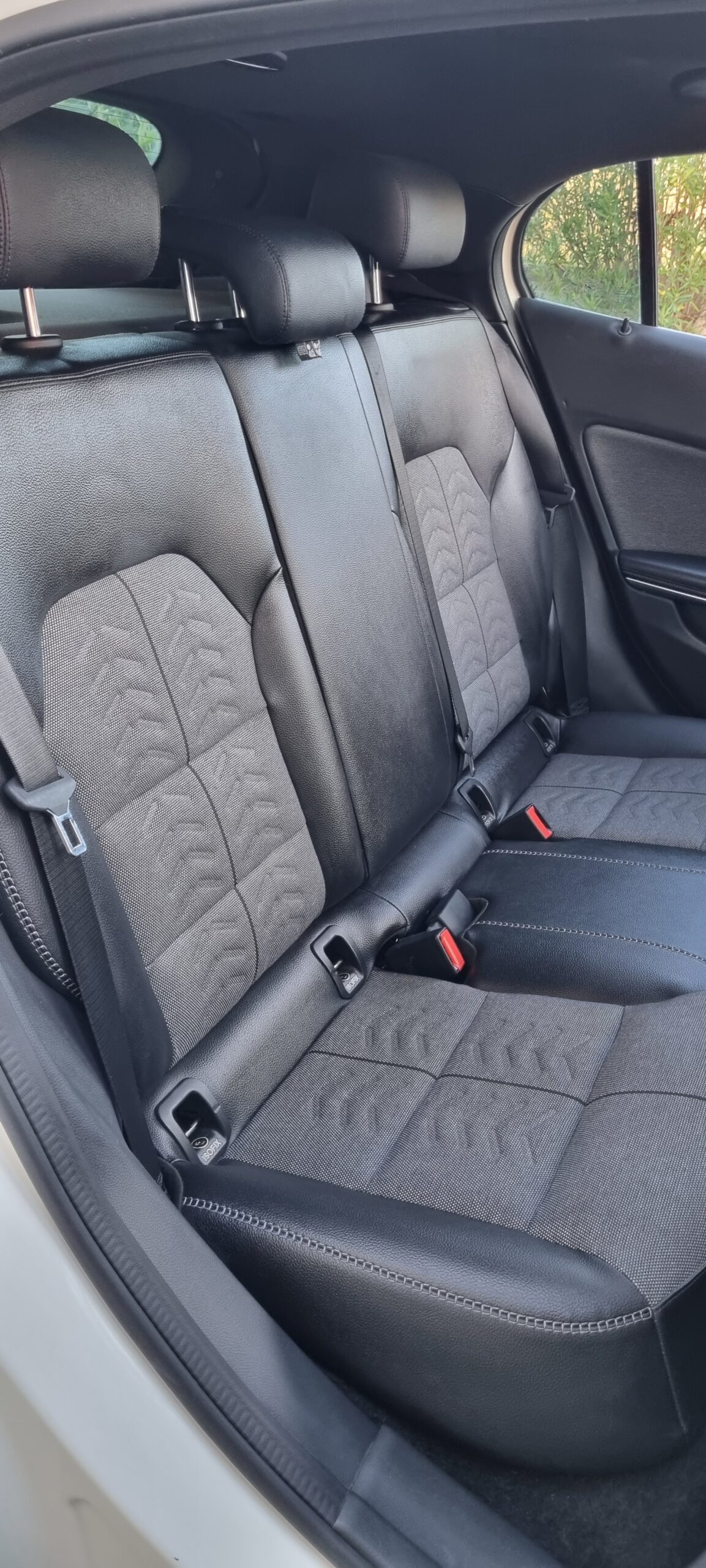 MERCEDES GLA 200 D 7G-TRONIC SENSATION