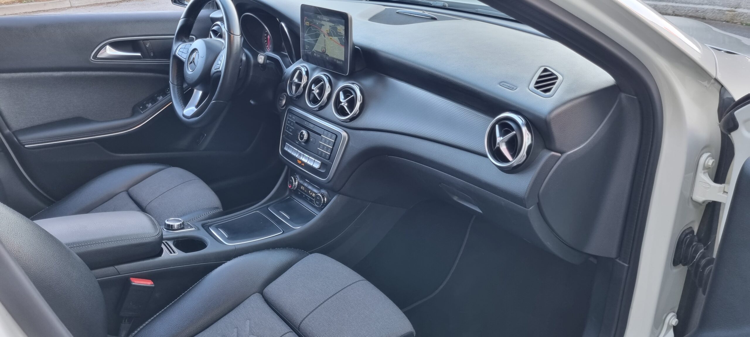 MERCEDES GLA 200 D 7G-TRONIC SENSATION