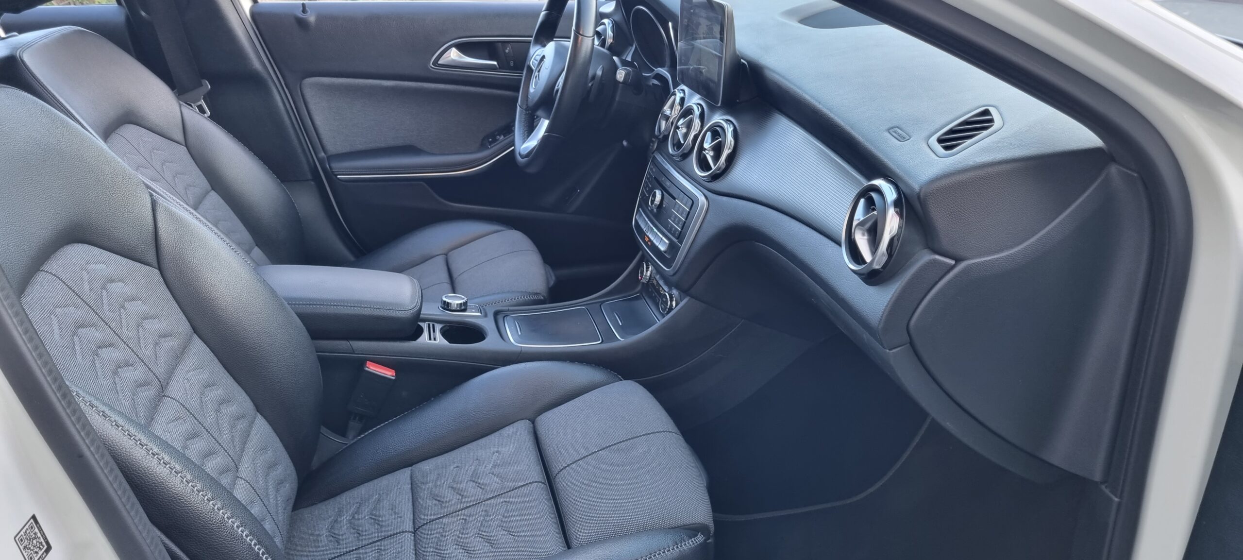 MERCEDES GLA 200 D 7G-TRONIC SENSATION