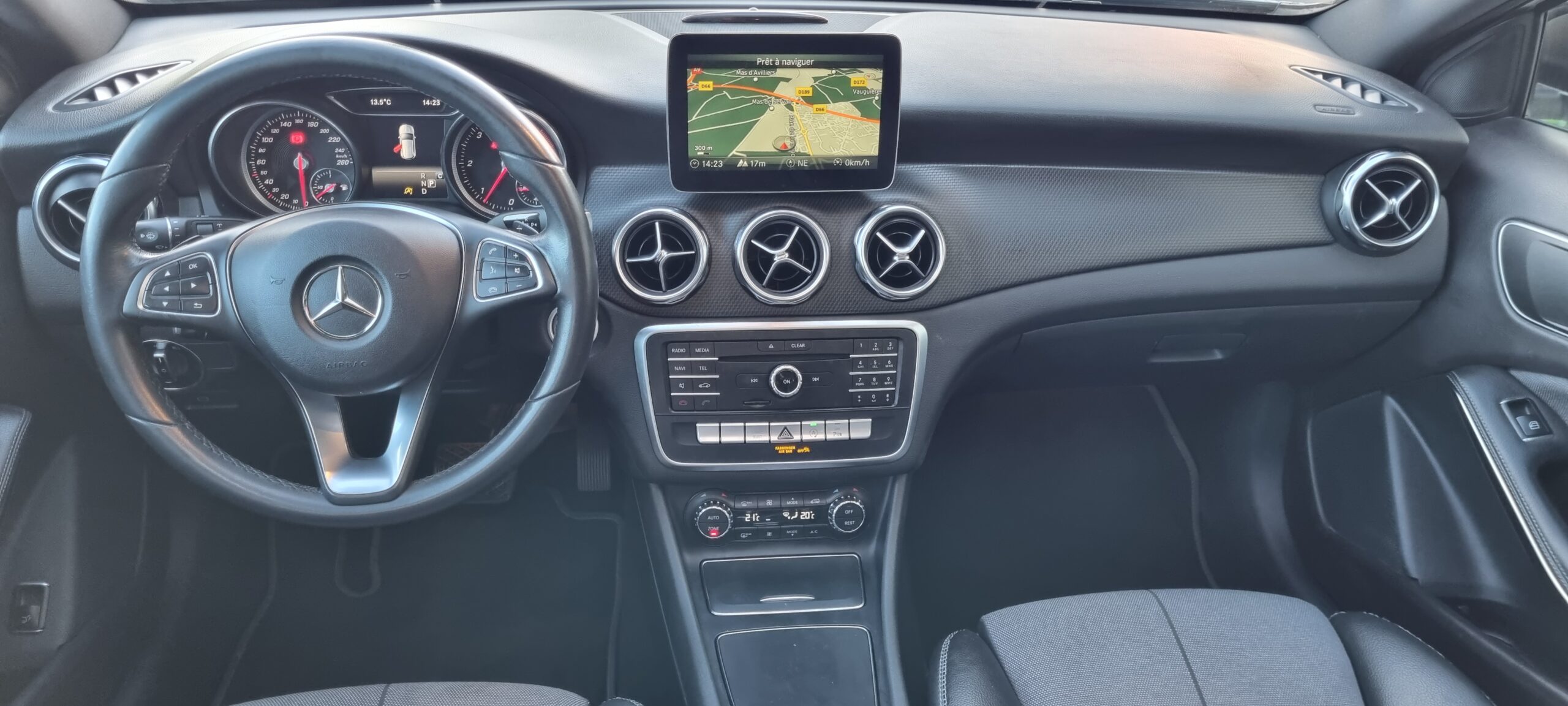 MERCEDES GLA 200 D 7G-TRONIC SENSATION