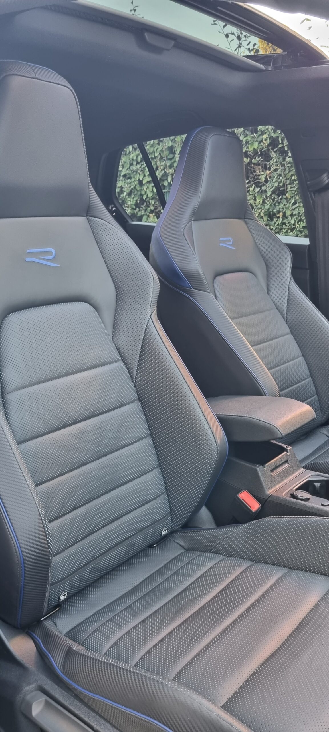 VOLKSWAGEN GOLF 8 R 2.0L TSI 320CH PACK PERFORMANCE 4 MOTION