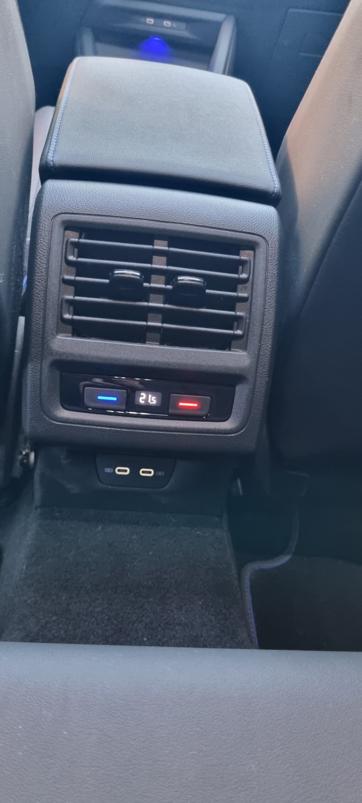 VOLKSWAGEN GOLF 8 R 2.0L TSI 320CH PACK PERFORMANCE 4 MOTION