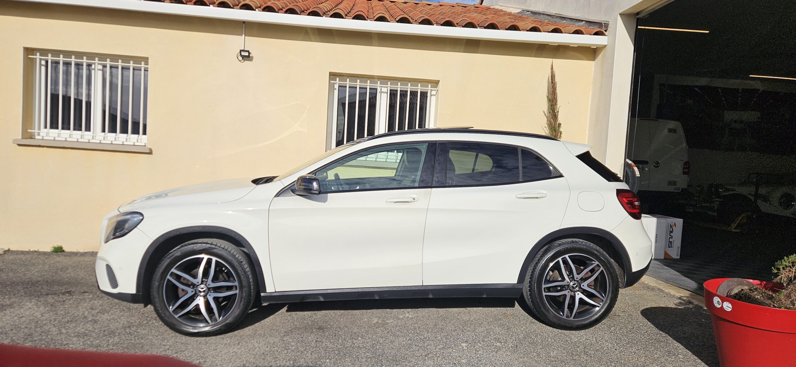 MERCEDES GLA 200 D 7G-TRONIC SENSATION
