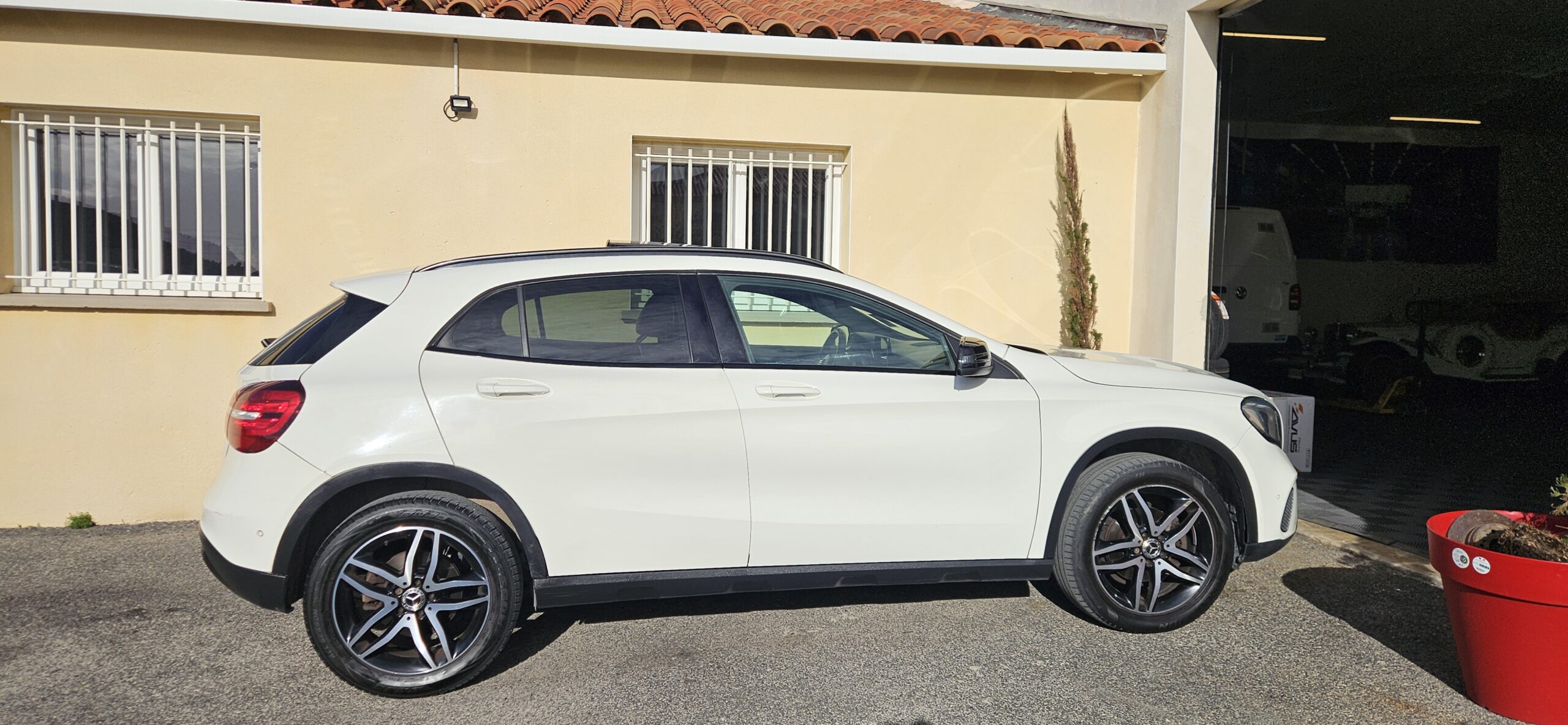 MERCEDES GLA 200 D 7G-TRONIC SENSATION