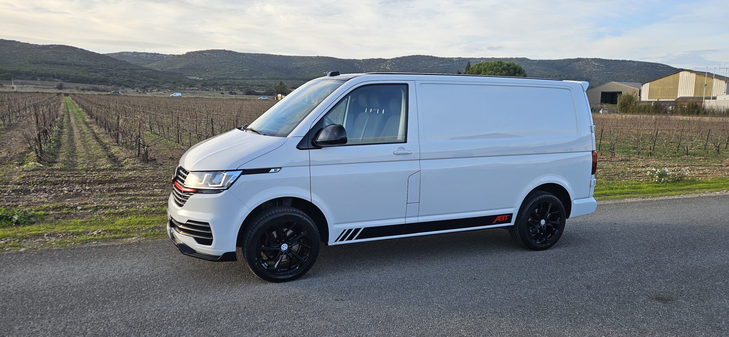 VOLKSWAGEN TRANSPORTER T6.1 2.0L TDI 110 CH LOOK ABT