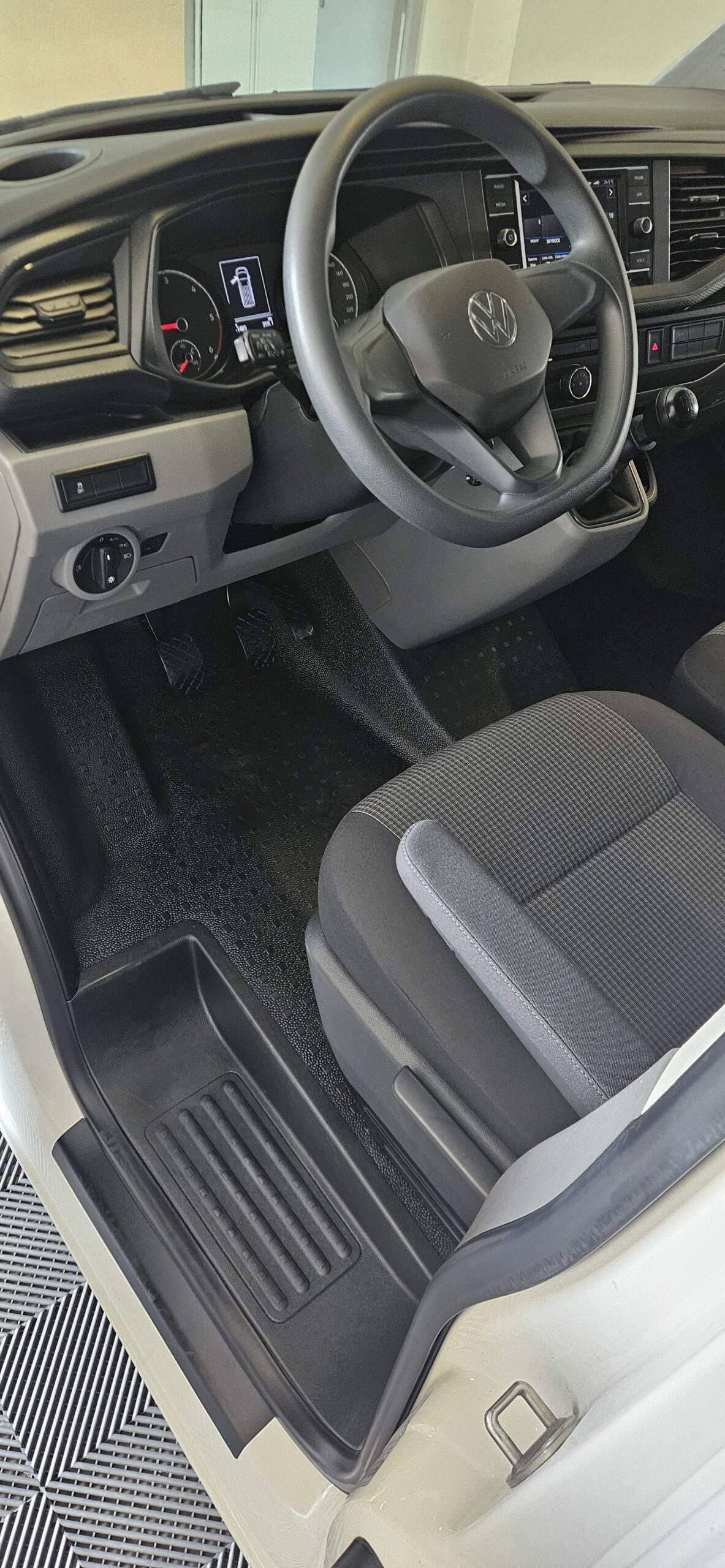 VOLKSWAGEN TRANSPORTER T6.1 2.0L TDI 110 CH LOOK R