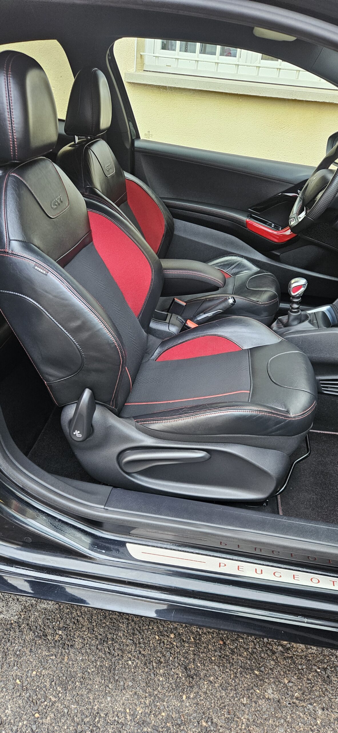 PEUGEOT 208 GTI 1.6L THP 200CH