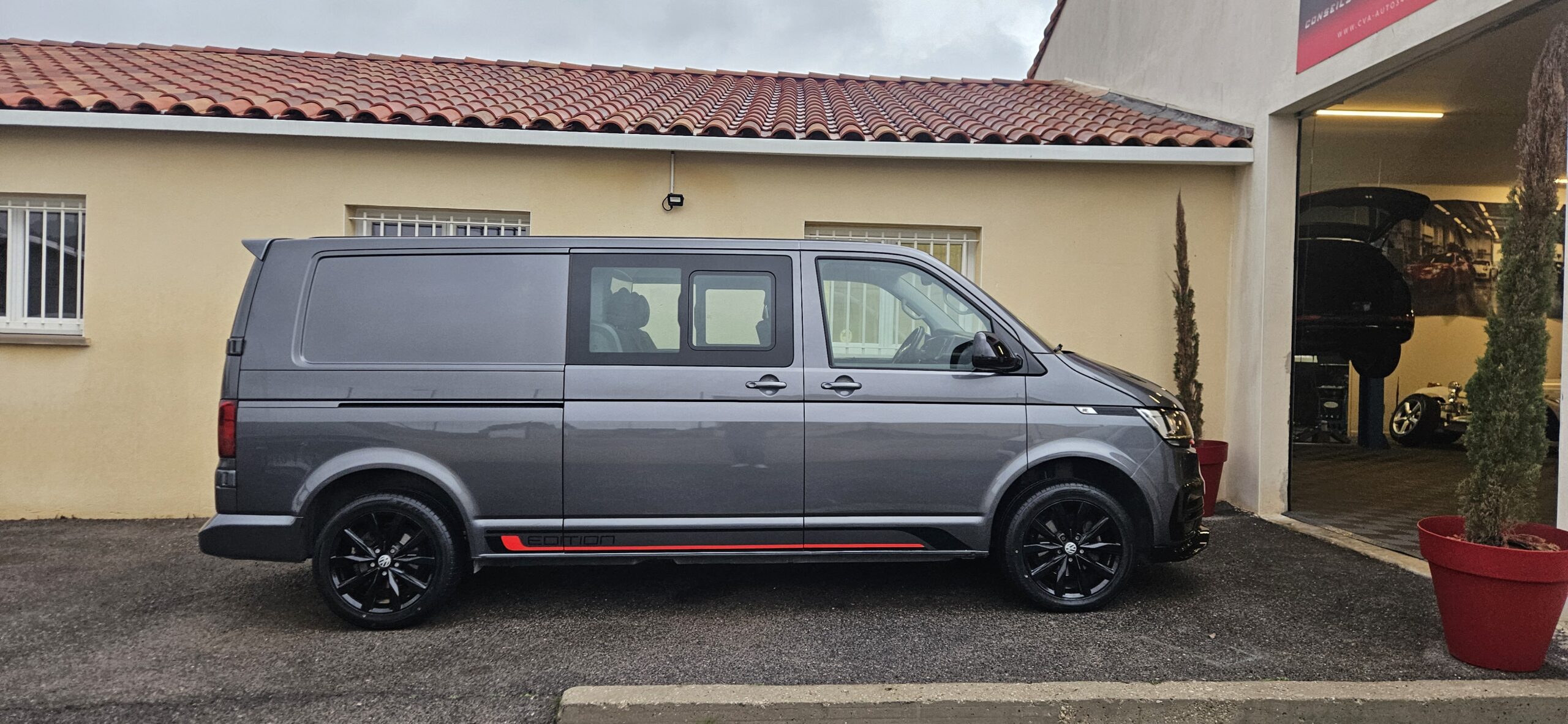 VOLKSWAGEN TRANSPORTER T6.1 PROCAB DSG LOOK EDITION