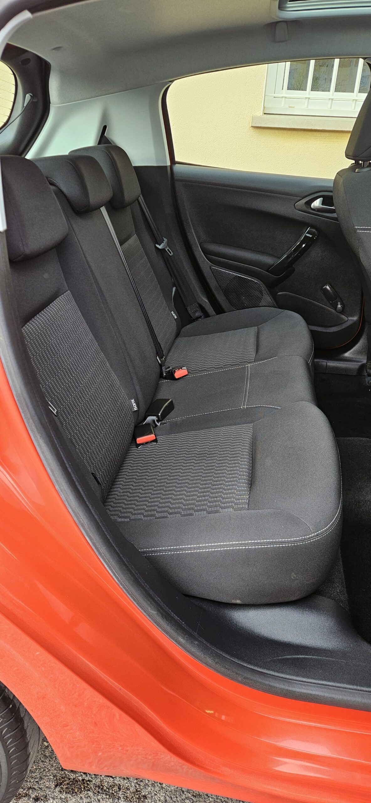 PEUGEOT 208 1.2L VTI 82CH