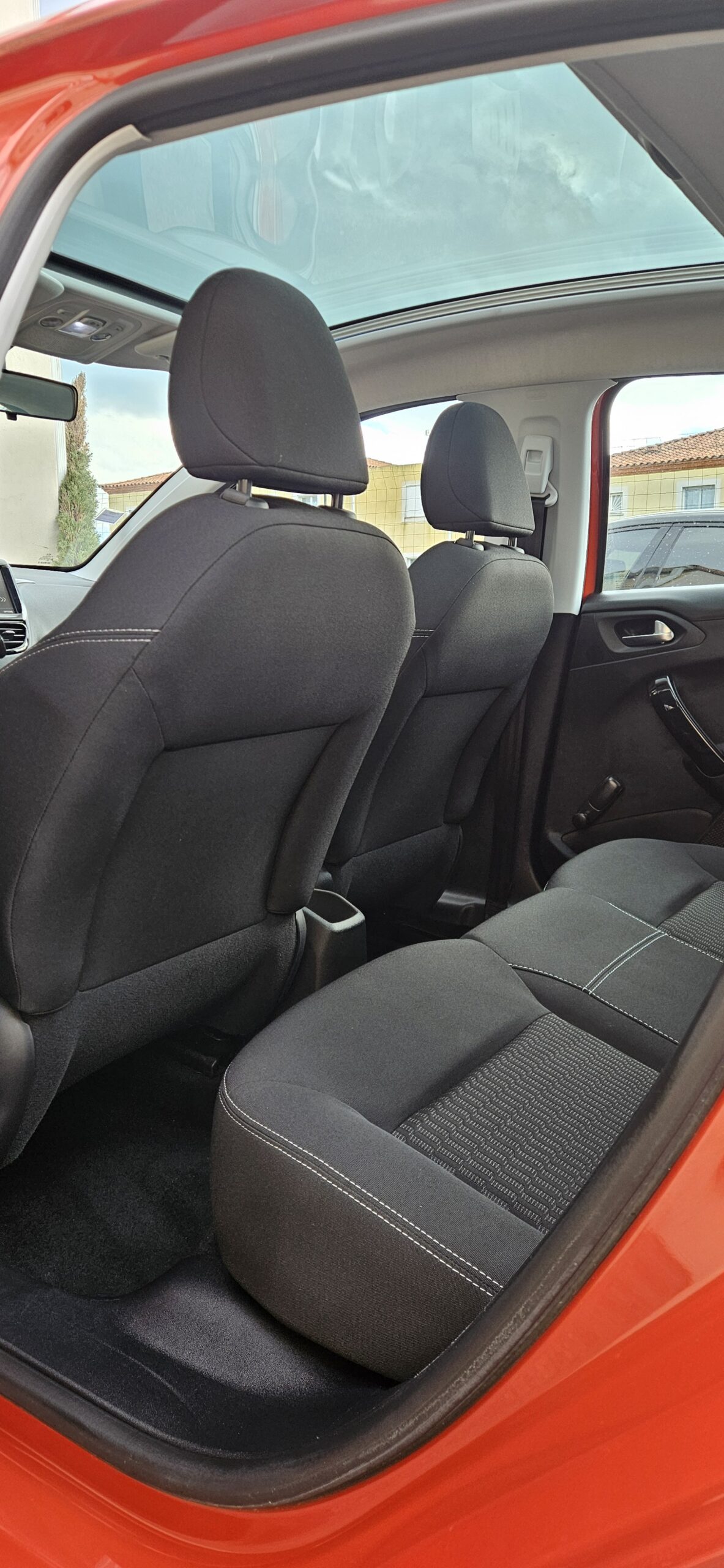 PEUGEOT 208 1.2L VTI 82CH