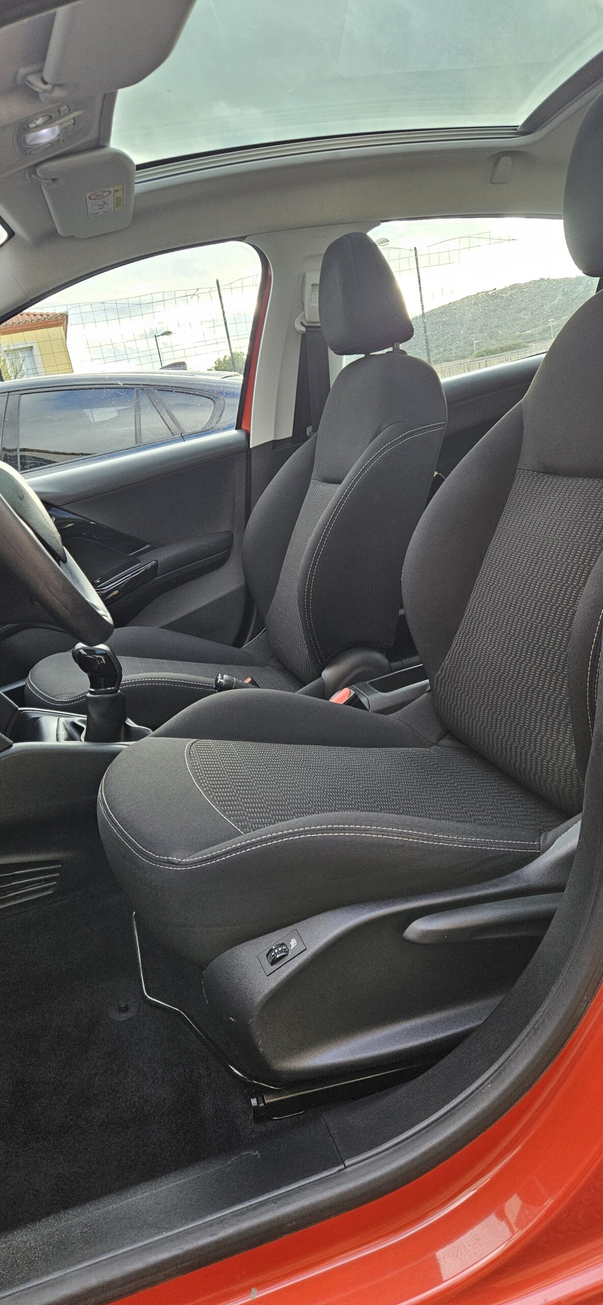 PEUGEOT 208 1.2L VTI 82CH