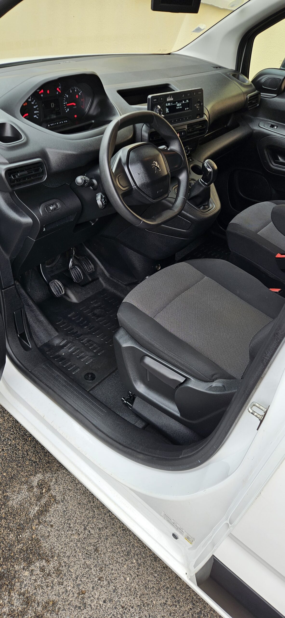 PEUGEOT PARTNER 1.6L HDI 100 PREMIUM