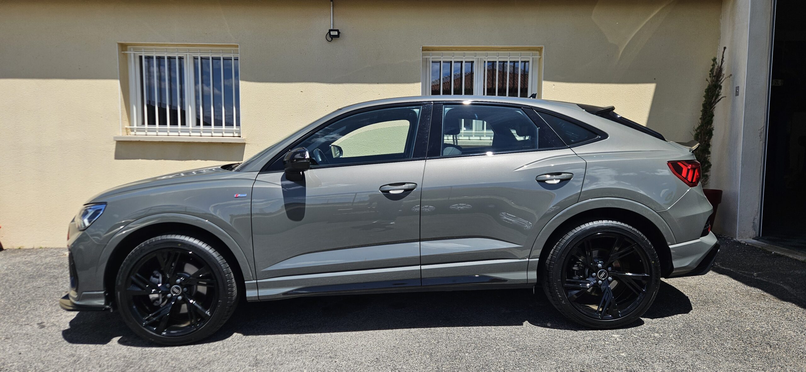 AUDI Q3 SPORTBACK 40 TDI 200 CH S-LINE S-TRONIC LOOK RSQ3