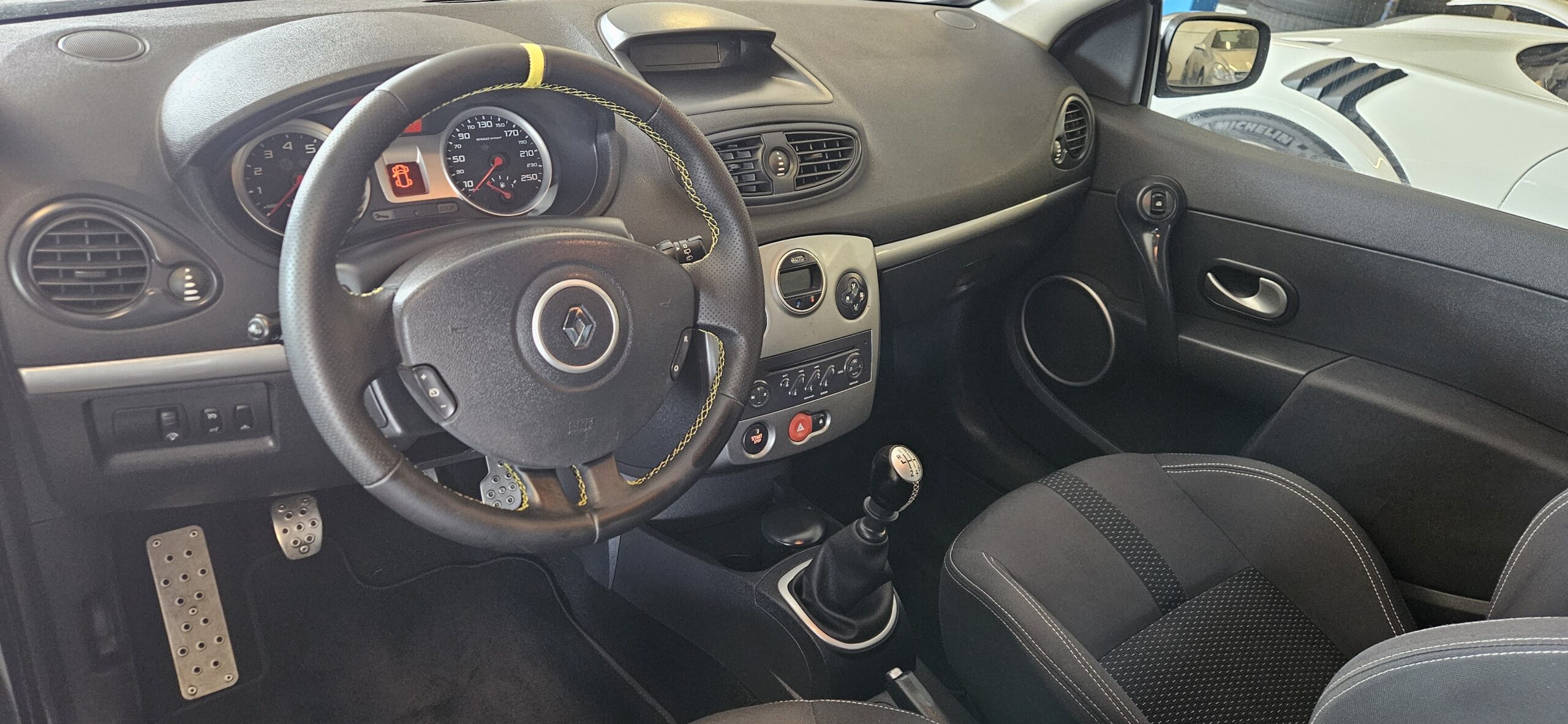 RENAULT SPORT CLIO 3 RS 2.0L 16V 197CH