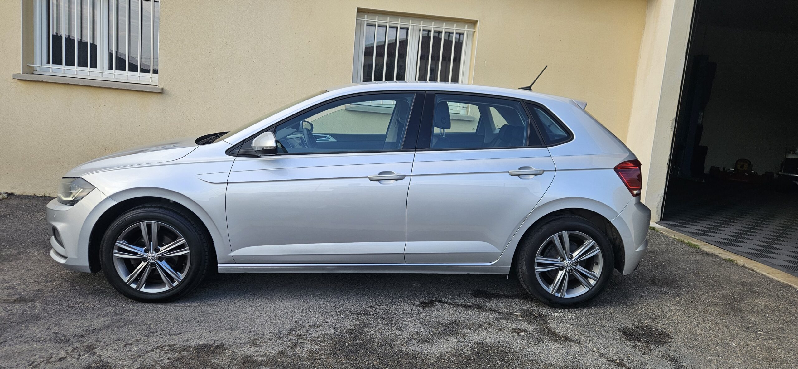 VOLKSWAGEN POLO 1.0L TSI 95 CH CARAT