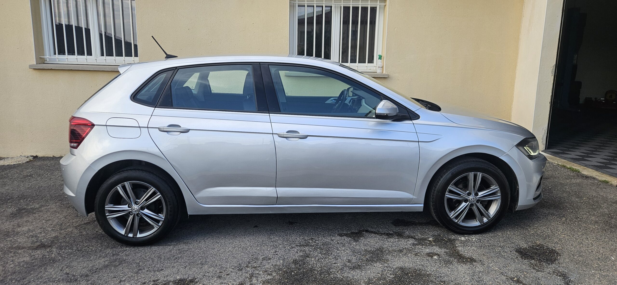 VOLKSWAGEN POLO 1.0L TSI 95 CH CARAT
