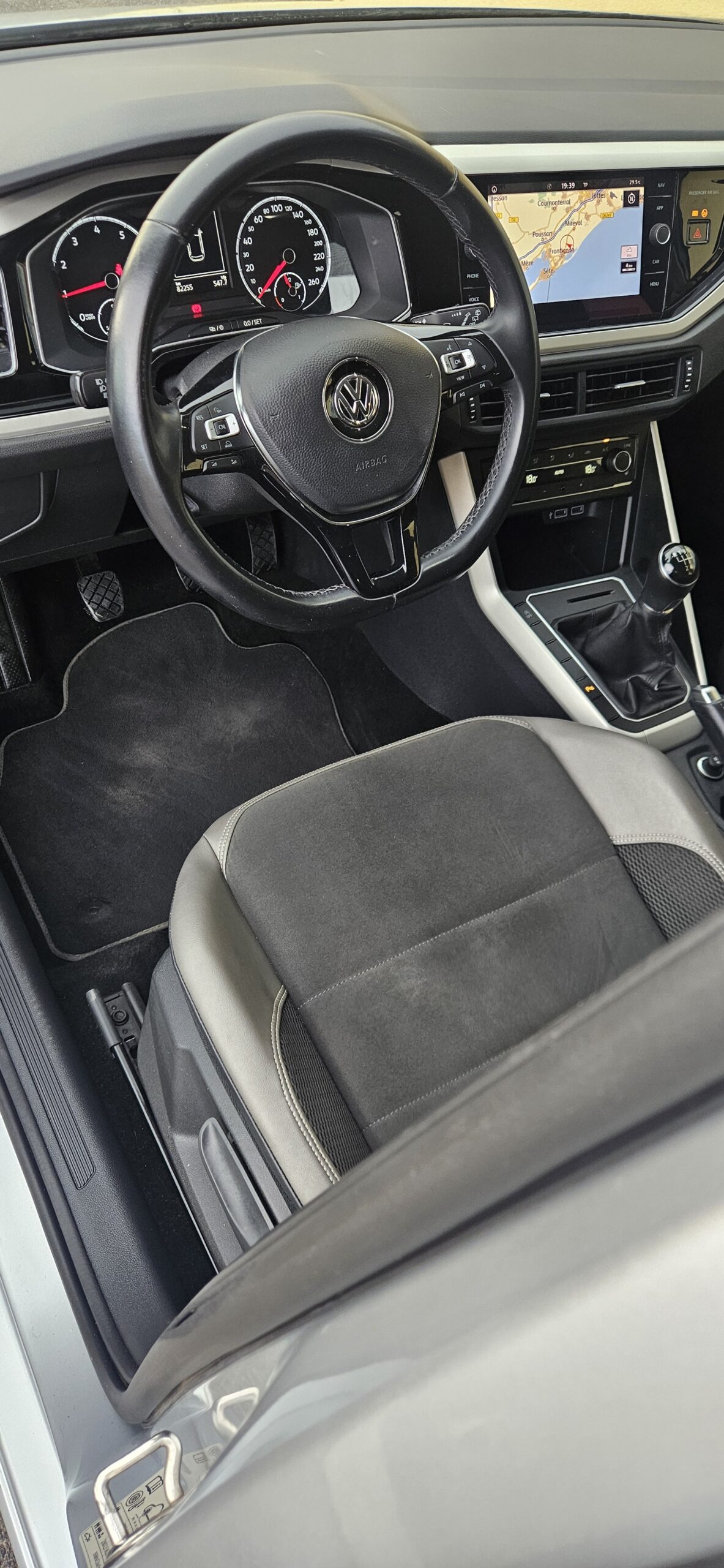 VOLKSWAGEN POLO 1.0L TSI 95 CH CARAT