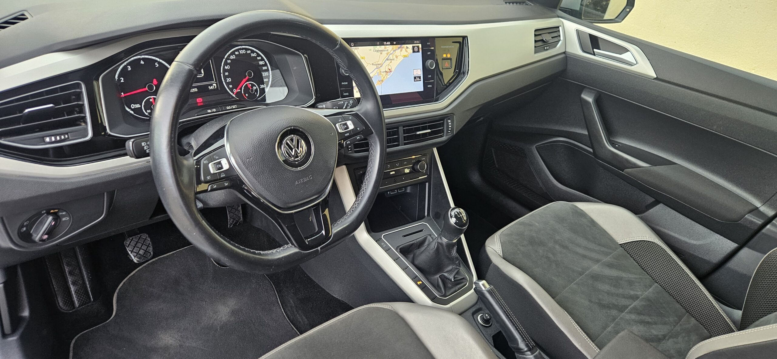 VOLKSWAGEN POLO 1.0L TSI 95 CH CARAT