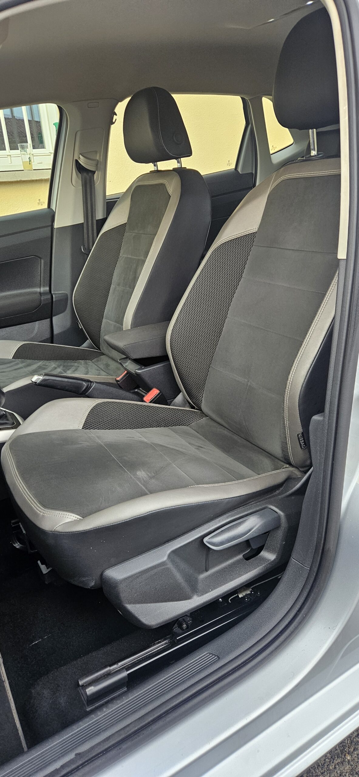 VOLKSWAGEN POLO 1.0L TSI 95 CH CARAT