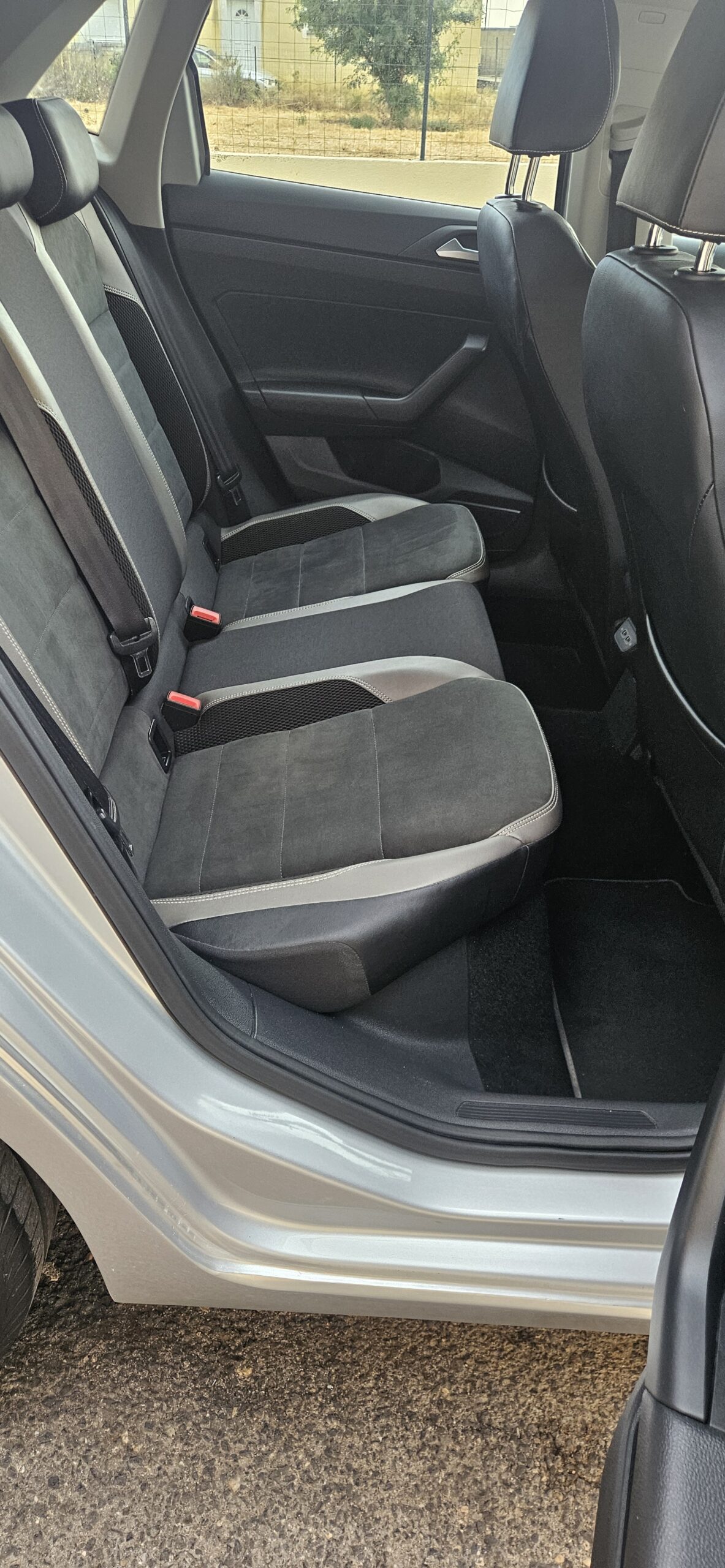 VOLKSWAGEN POLO 1.0L TSI 95 CH CARAT