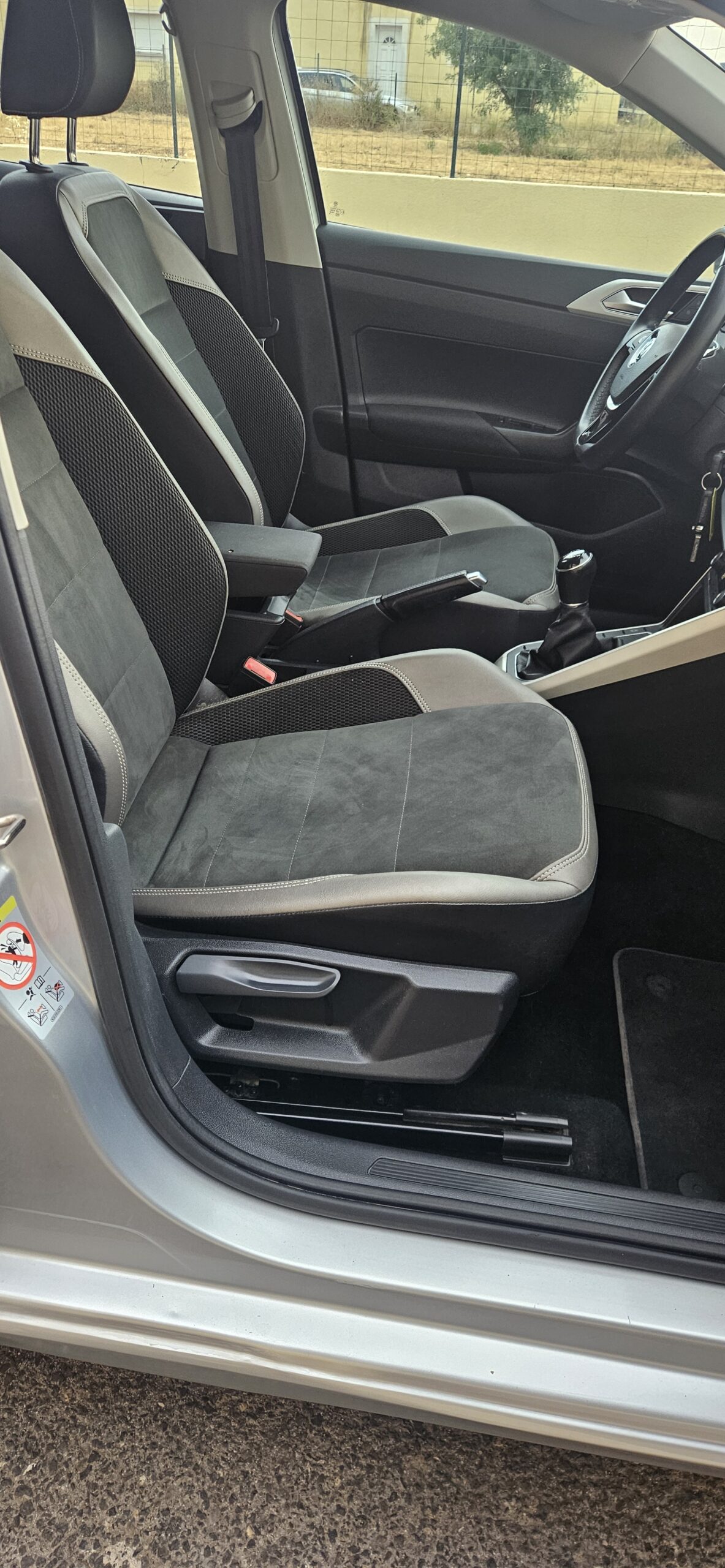 VOLKSWAGEN POLO 1.0L TSI 95 CH CARAT