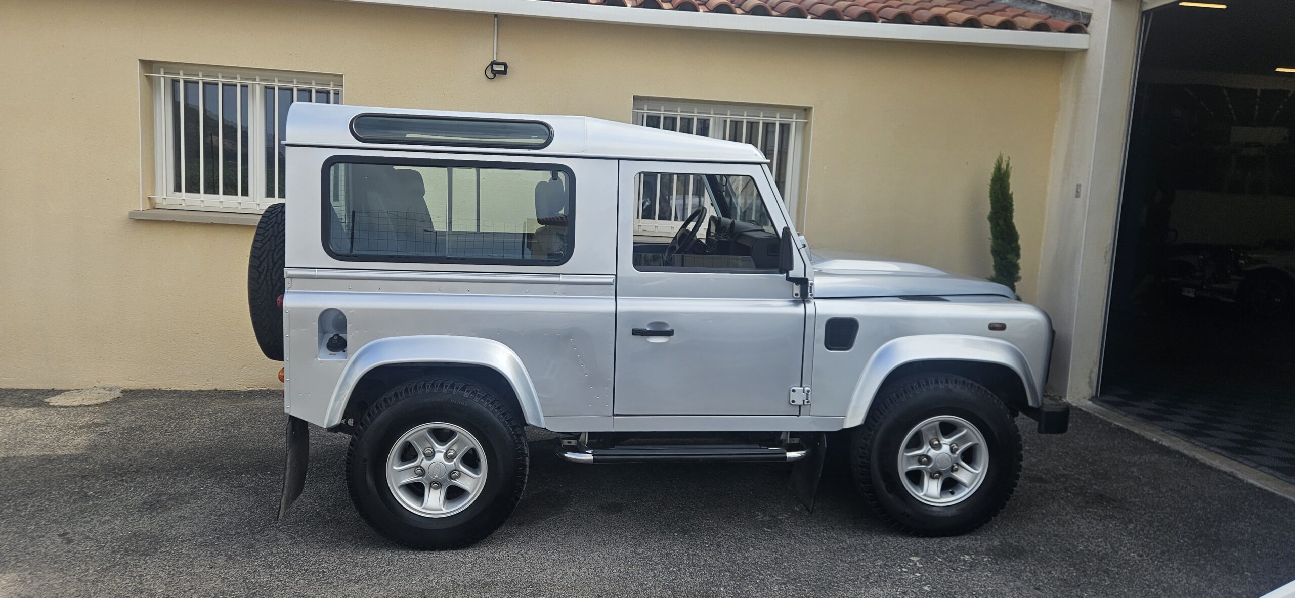 LAND ROVER DEFENDER 90 TD4 122 CH 4 PLACES