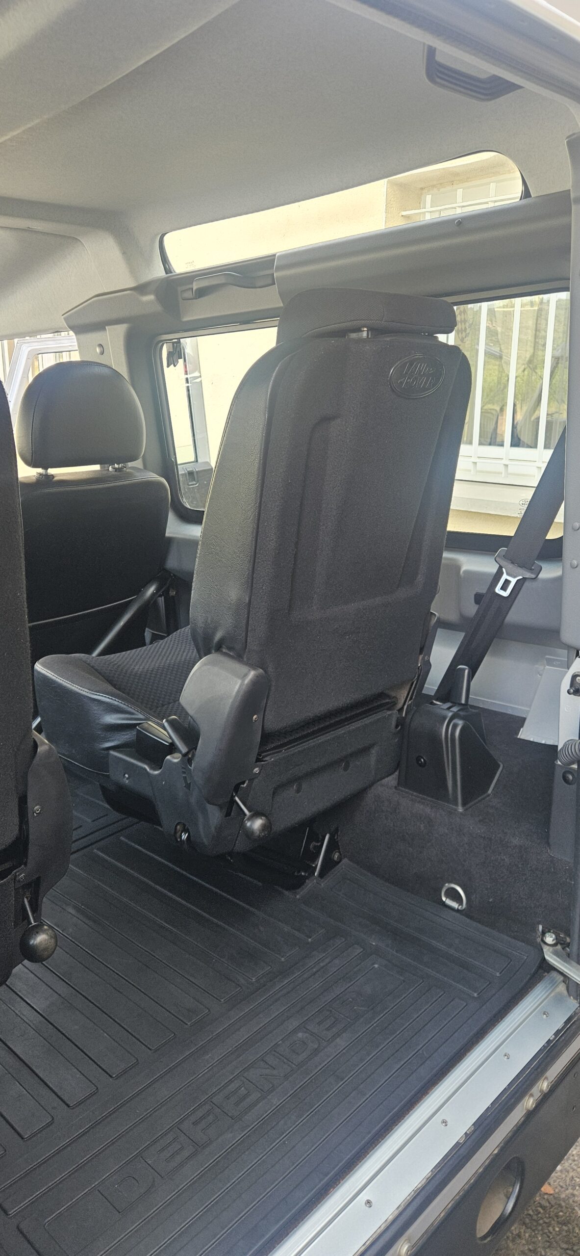 LAND ROVER DEFENDER 90 TD4 122 CH 4 PLACES