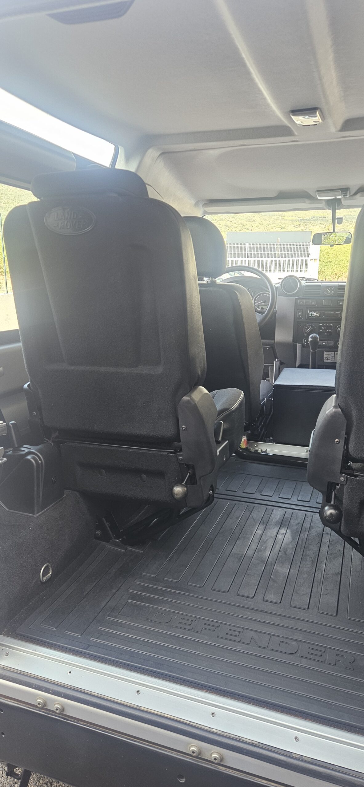 LAND ROVER DEFENDER 90 TD4 122 CH 4 PLACES