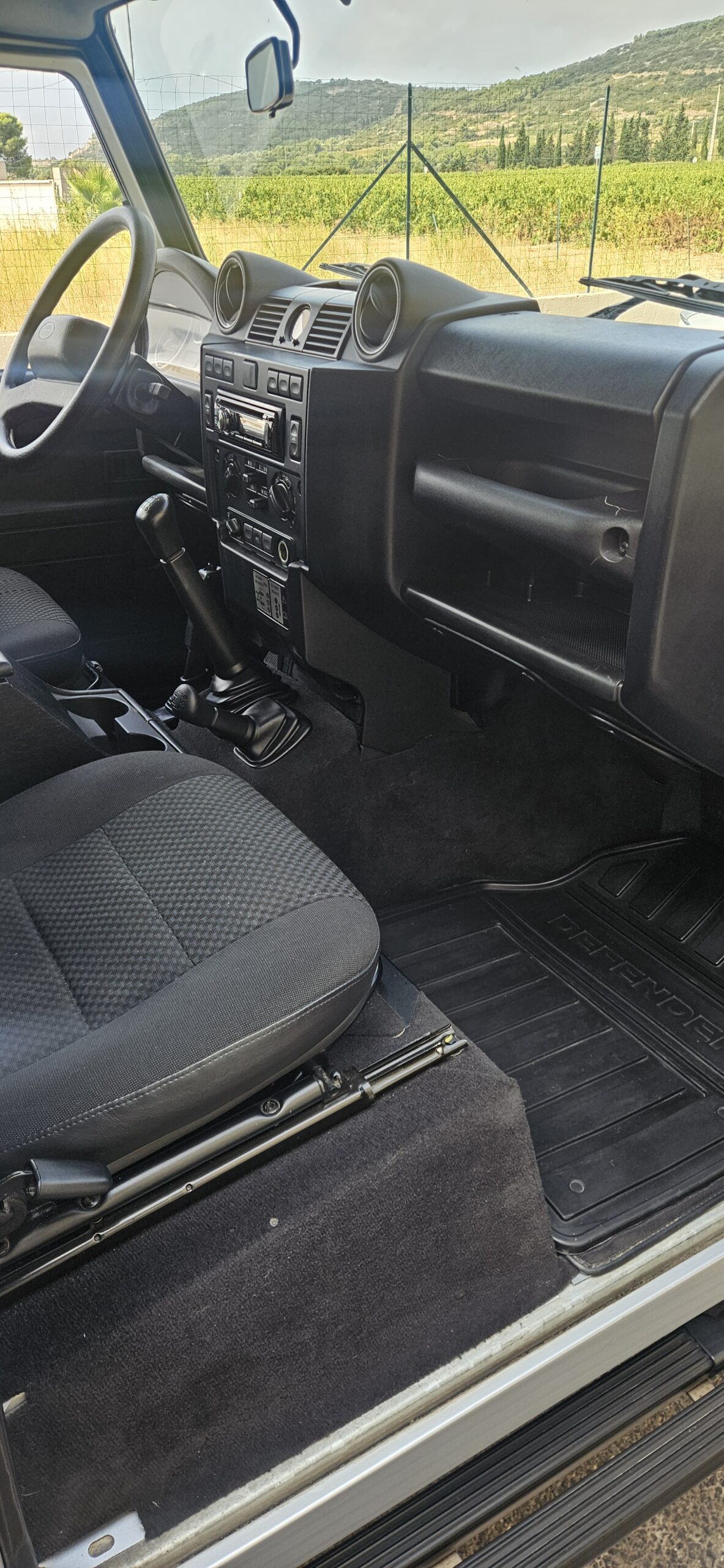 LAND ROVER DEFENDER 90 TD4 122 CH 4 PLACES