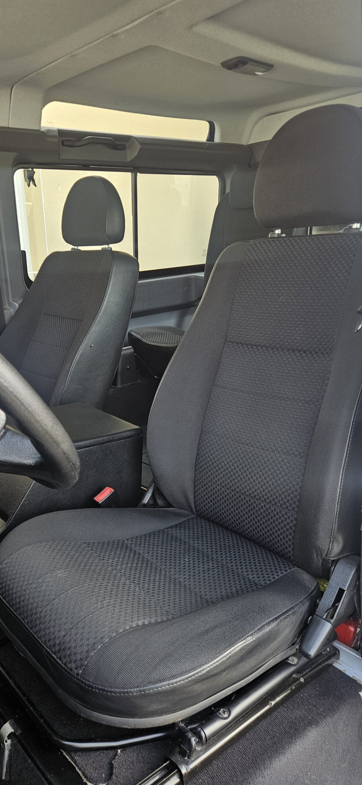 LAND ROVER DEFENDER 90 TD4 122 CH 4 PLACES